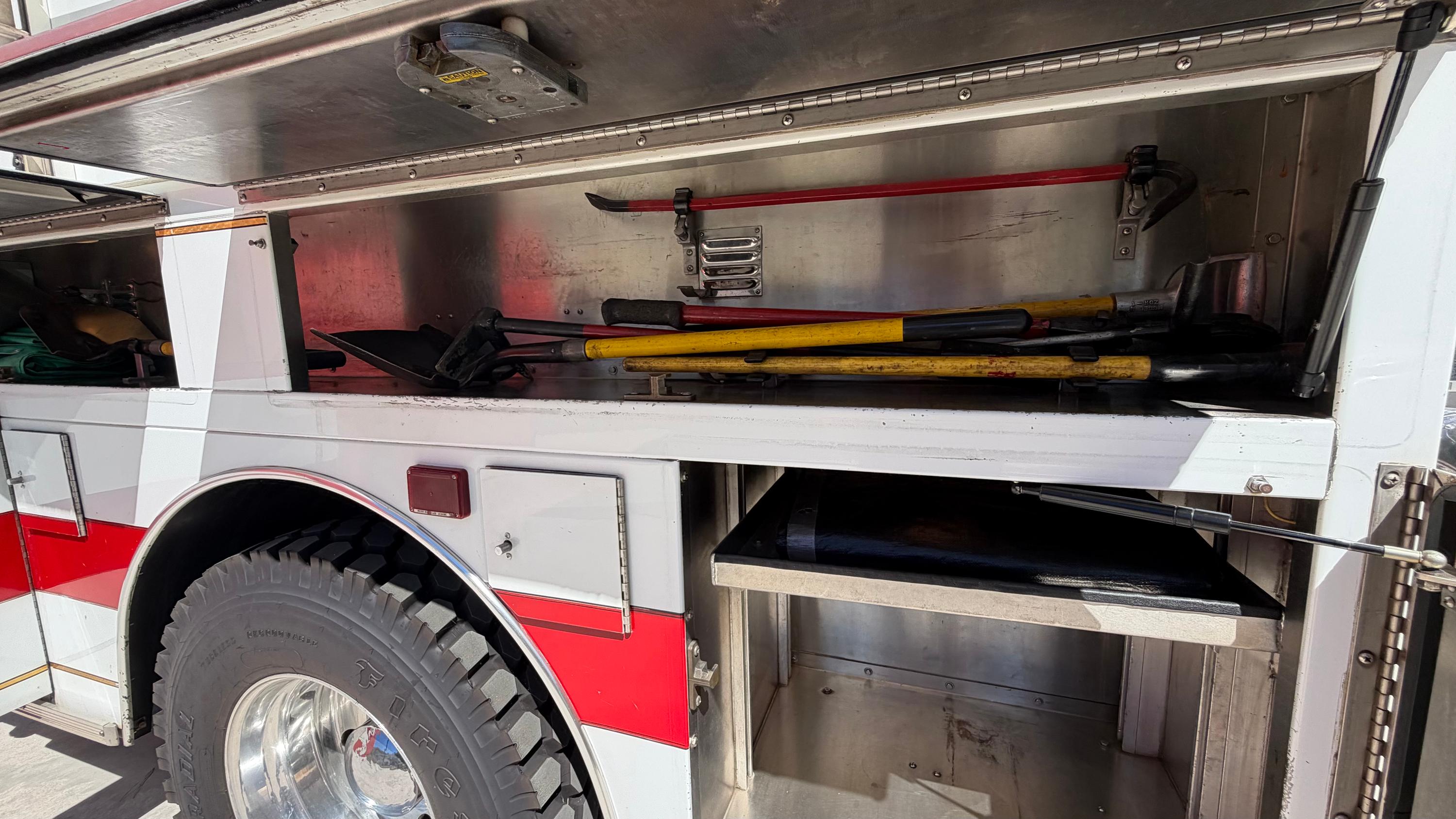 1992 Sutphen Deluge Pumper - image 23