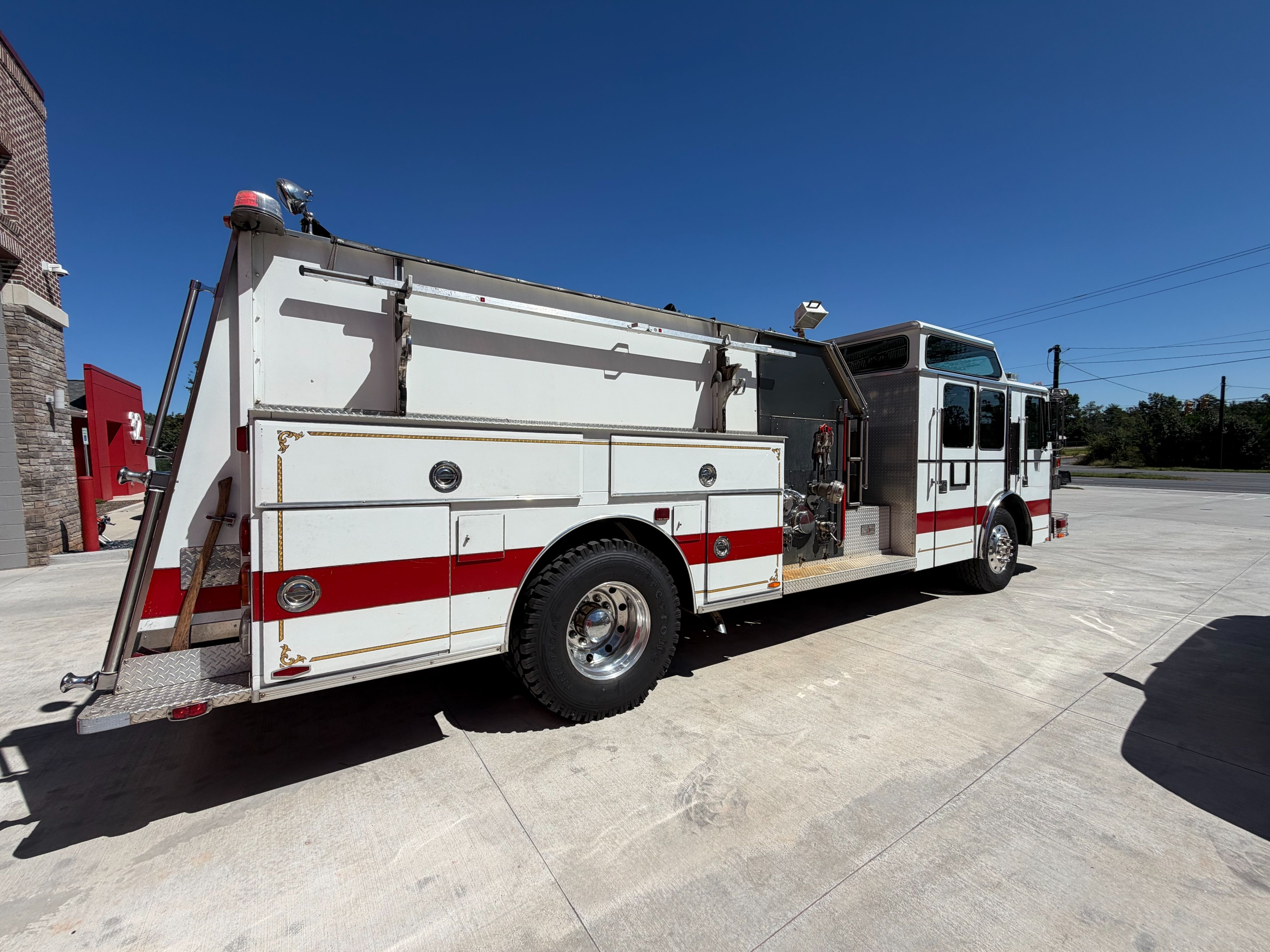 1992 Sutphen Deluge Pumper - image 6