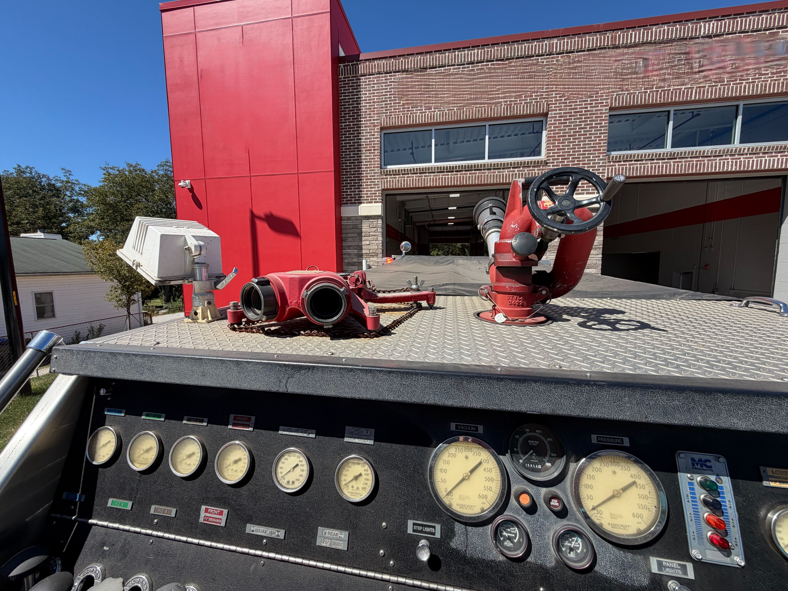 1992 Sutphen Deluge Pumper - image 30
