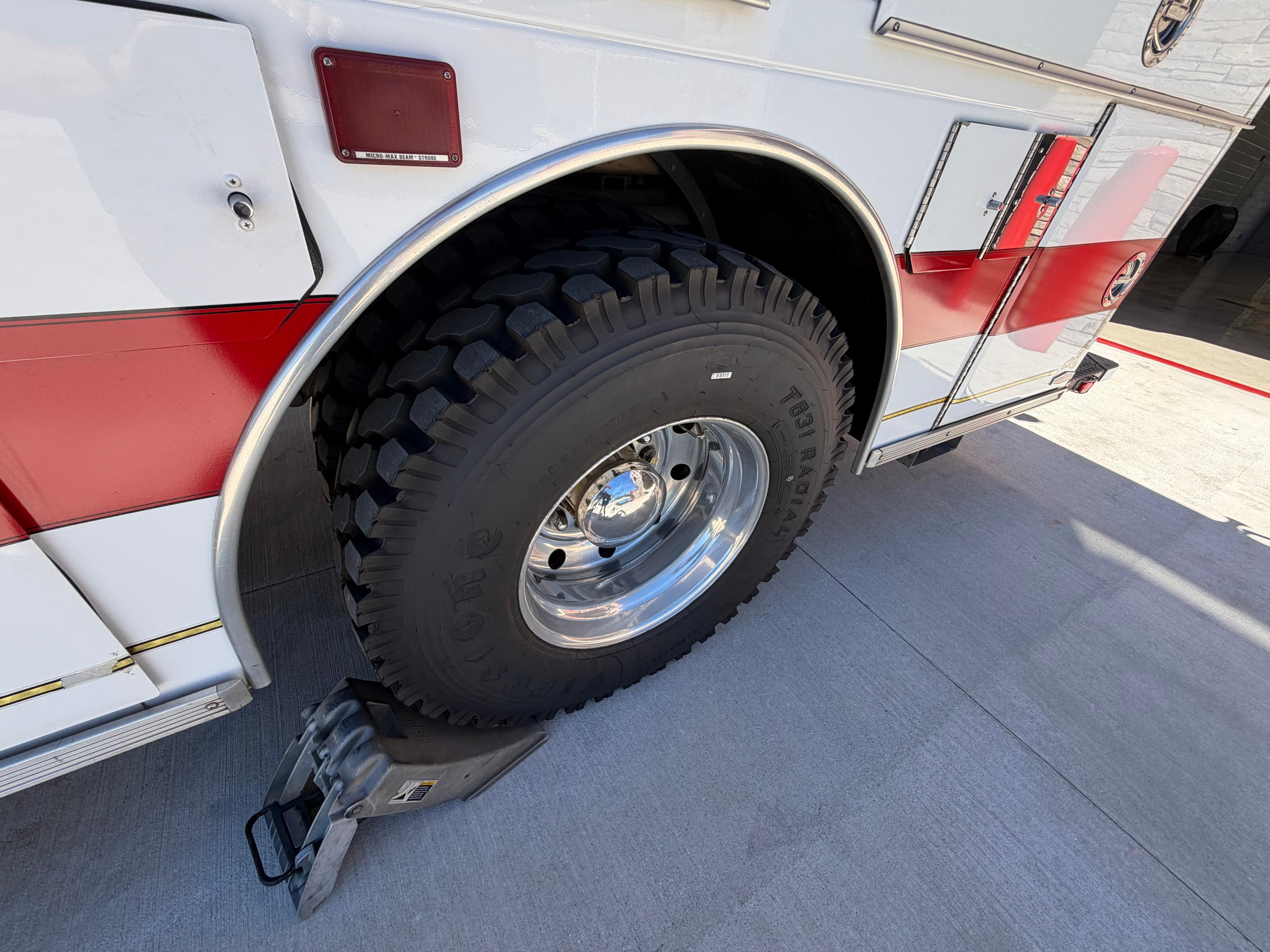 1992 Sutphen Deluge Pumper - image 36