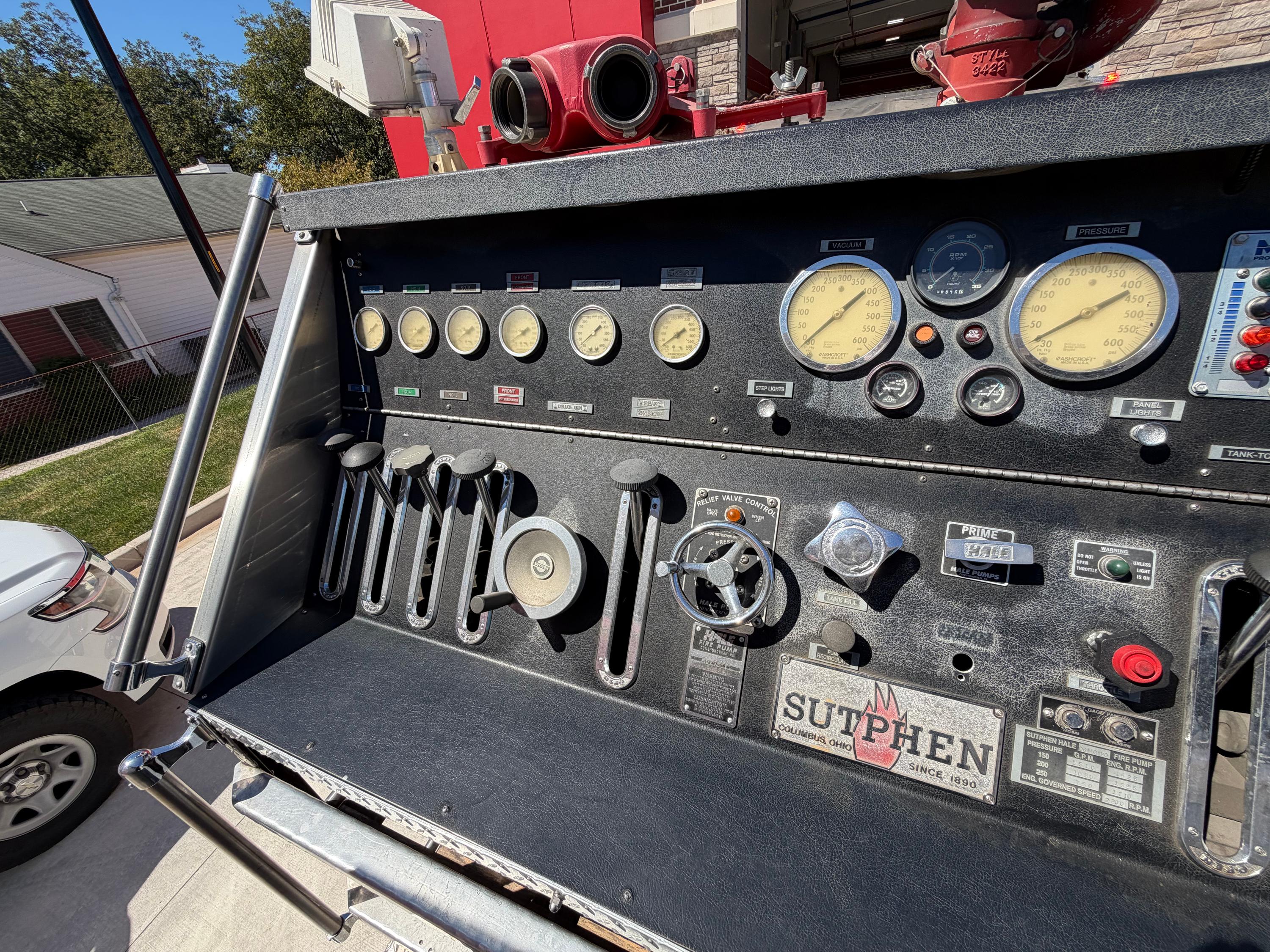 1992 Sutphen Deluge Pumper - image 32