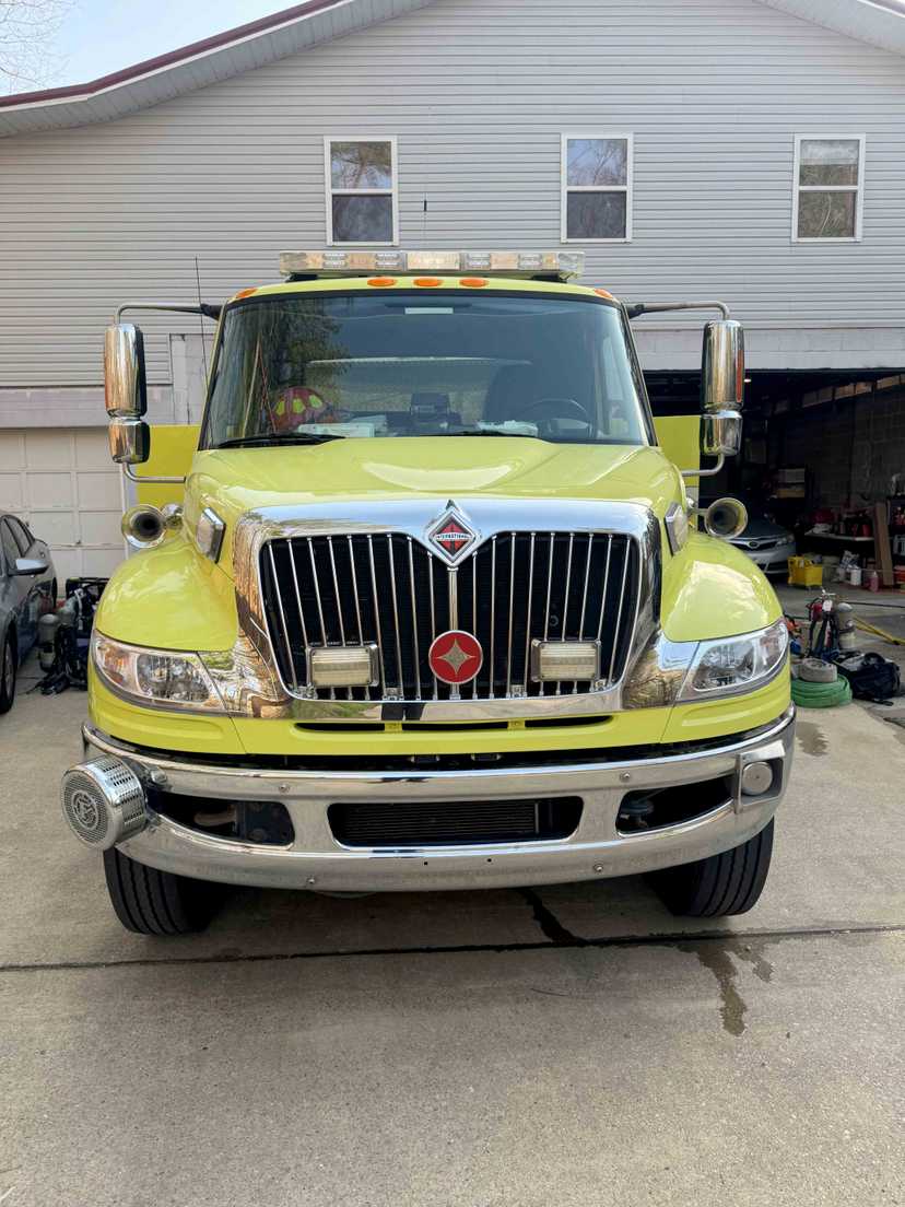 2009 International Crimson Pumper — photo 2