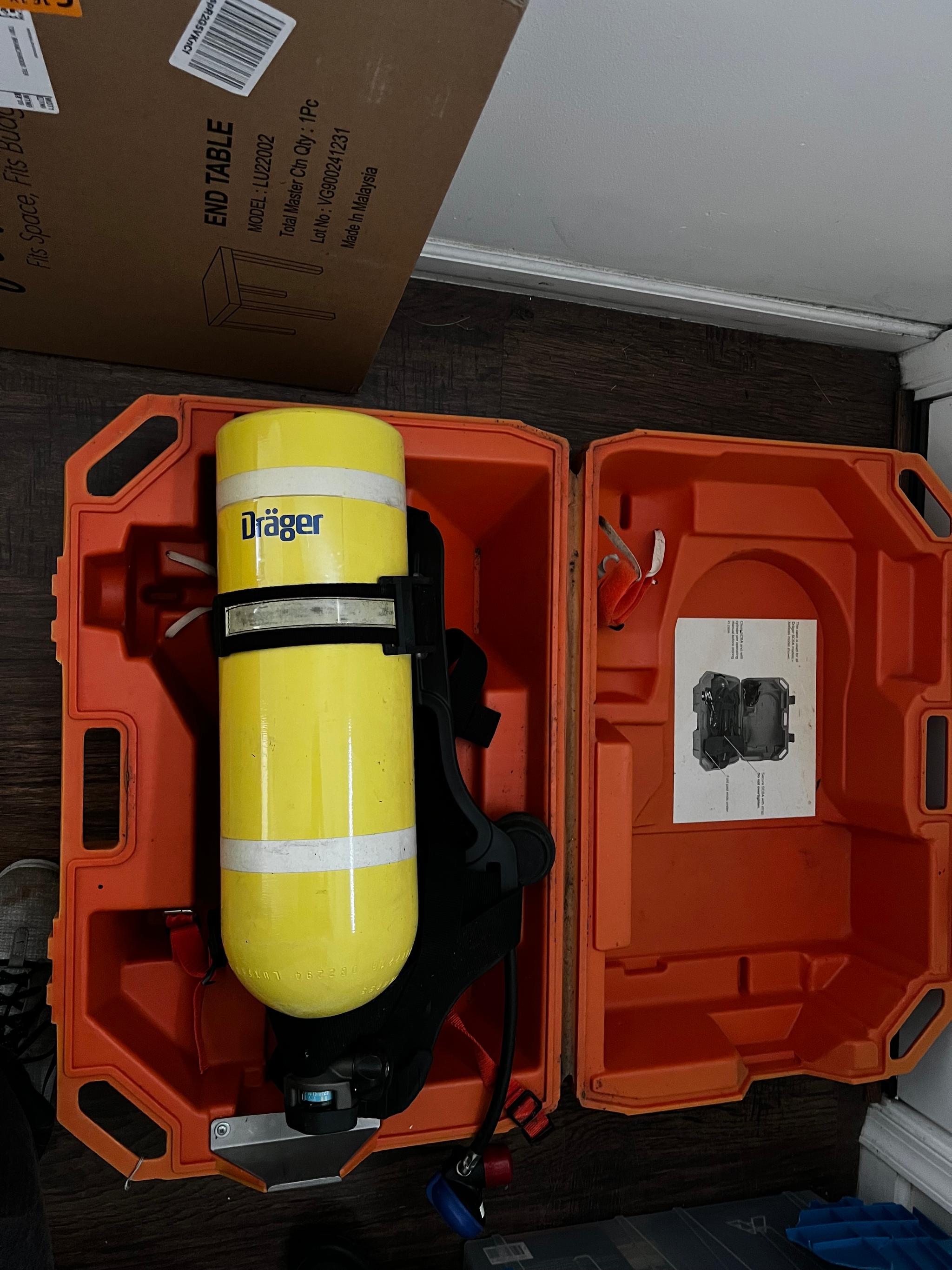 2 Dräger SCBA Tanks w/ cases - image 1