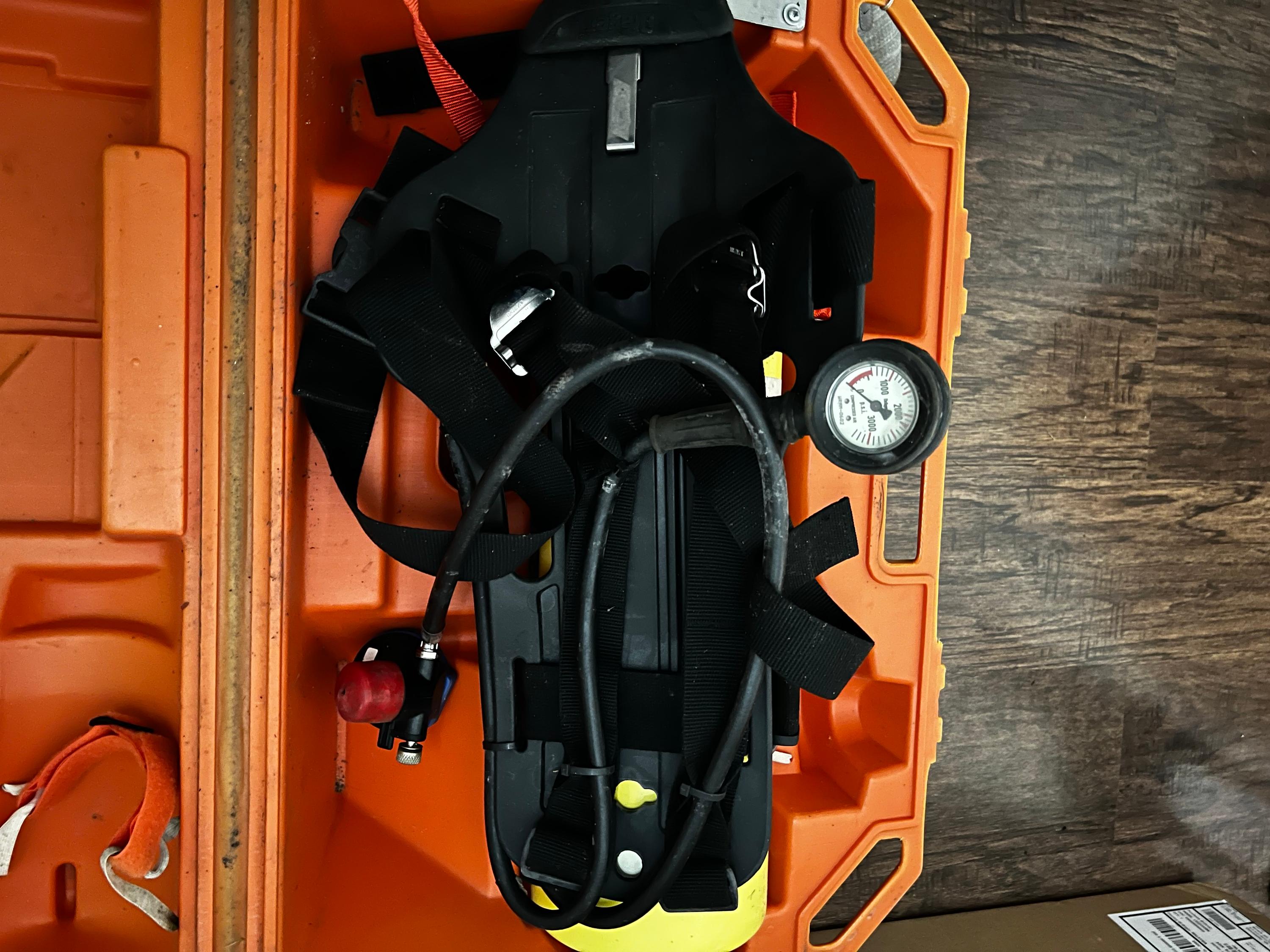 2 Dräger SCBA Tanks w/ cases - image 3