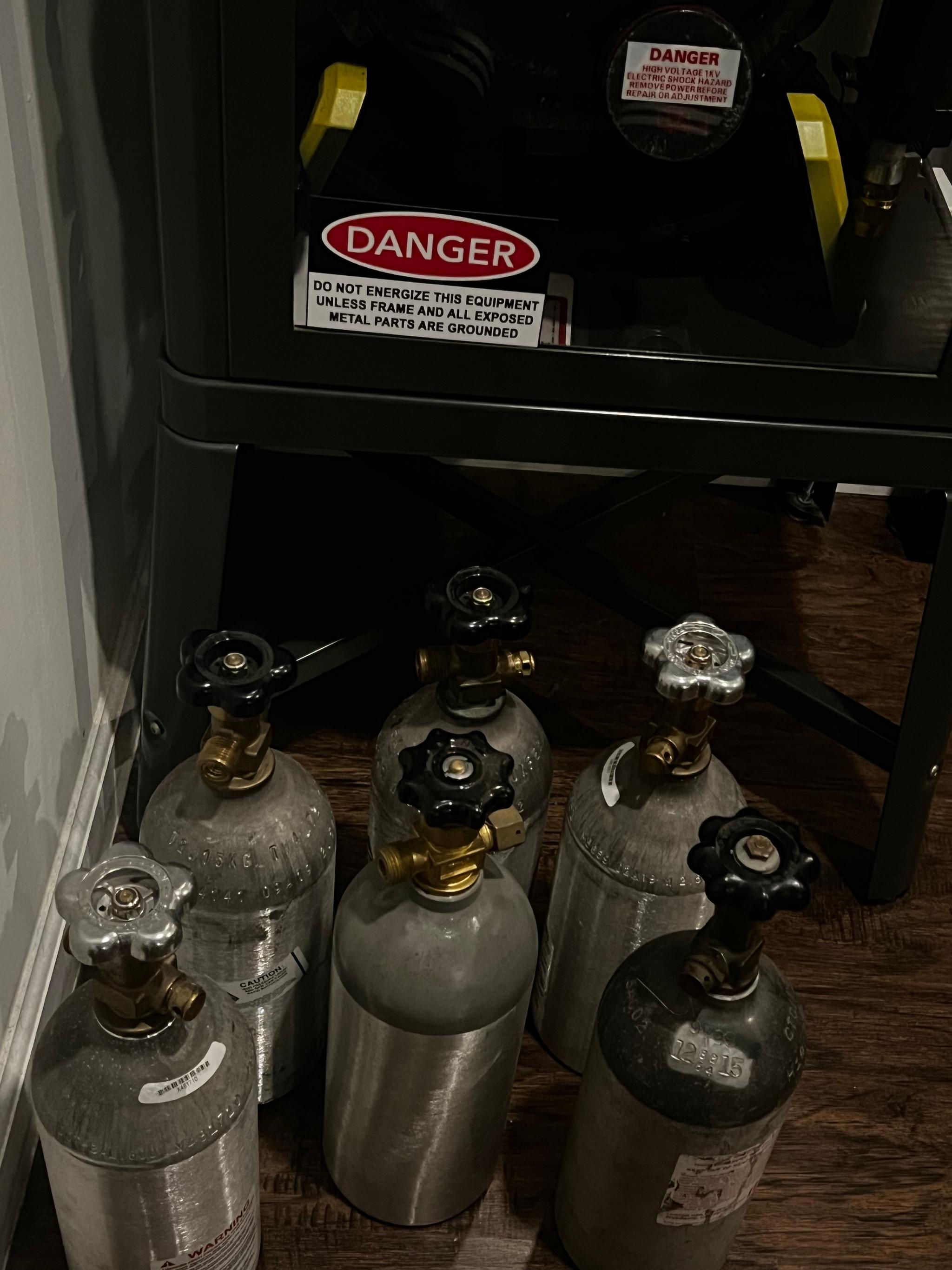 (6) 2.5# CO2 oxygen tanks - image 4