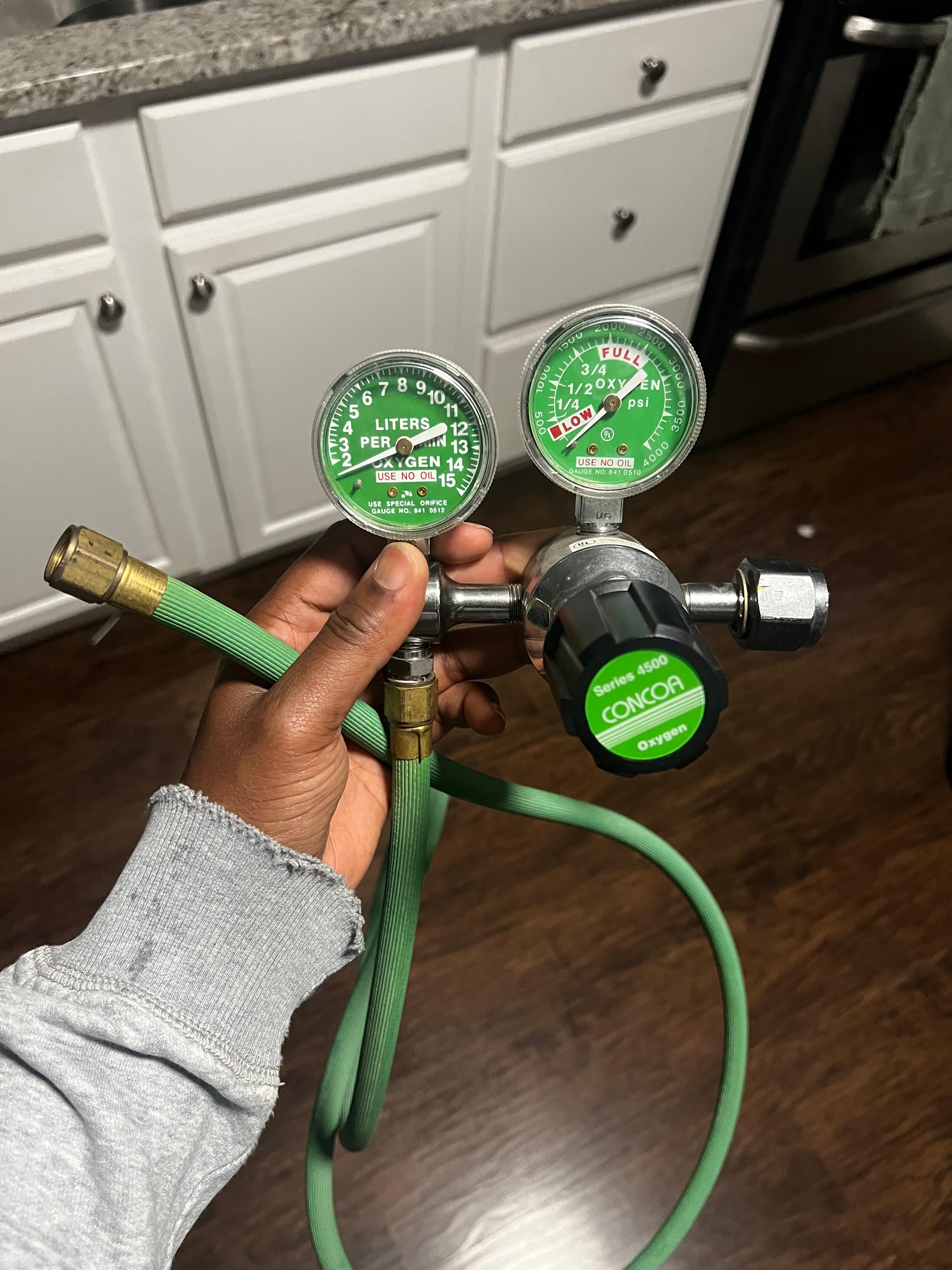 Oxygen Regulator - image 1