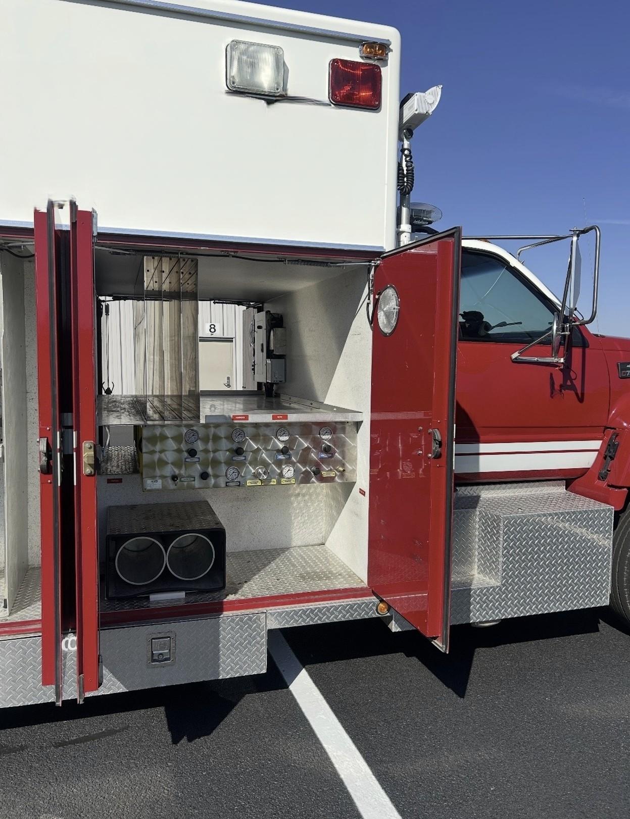 1998 GMC Heavy Rescue - image 9