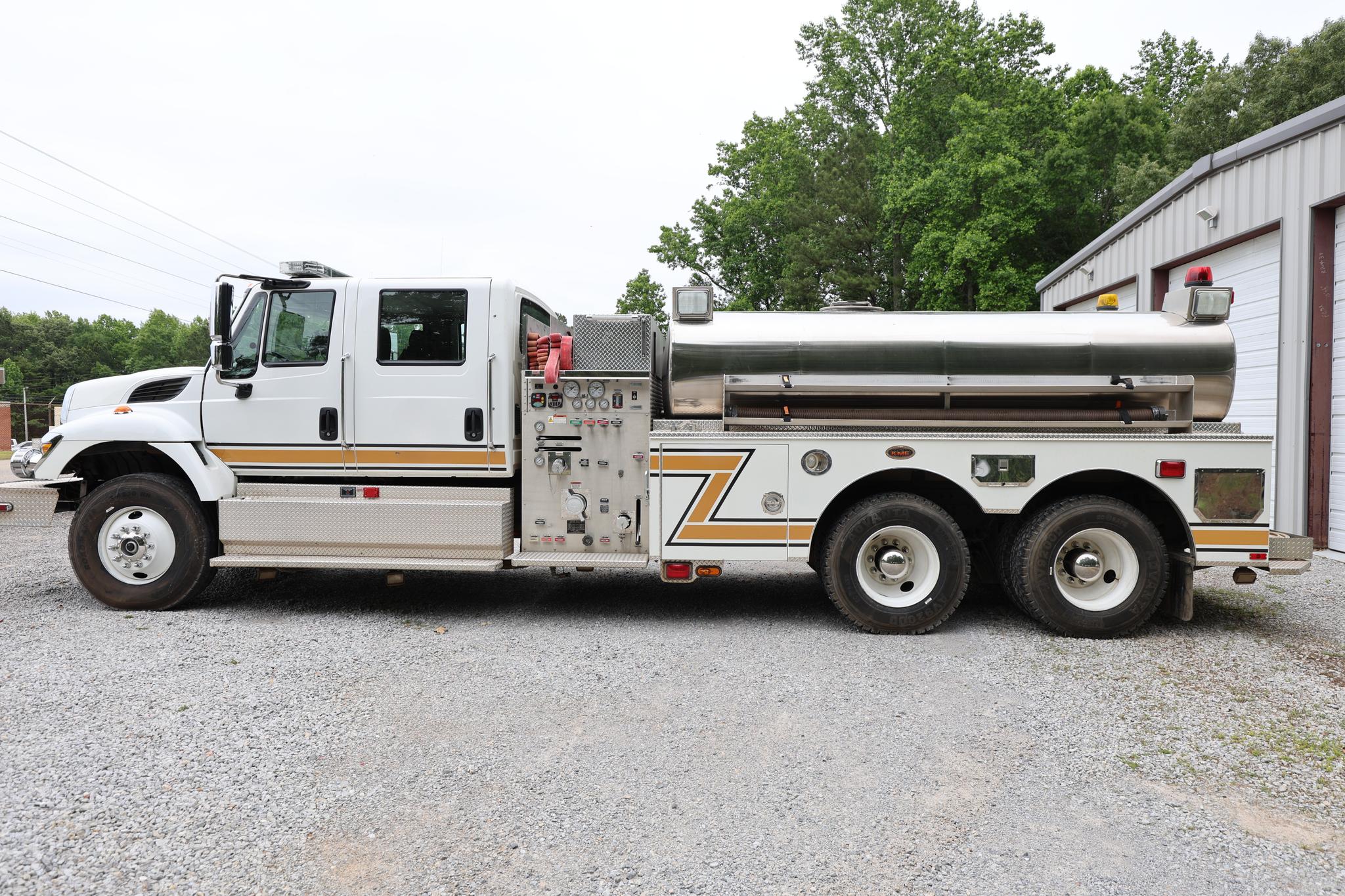 2008 KME International Tanker - image 3