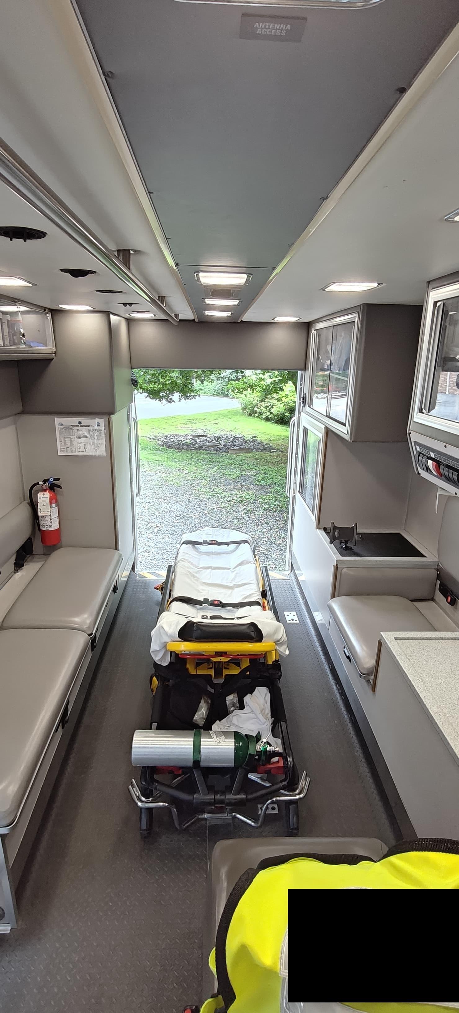 2012 Ford E450 Type III Road Rescue Ambulance - image 10