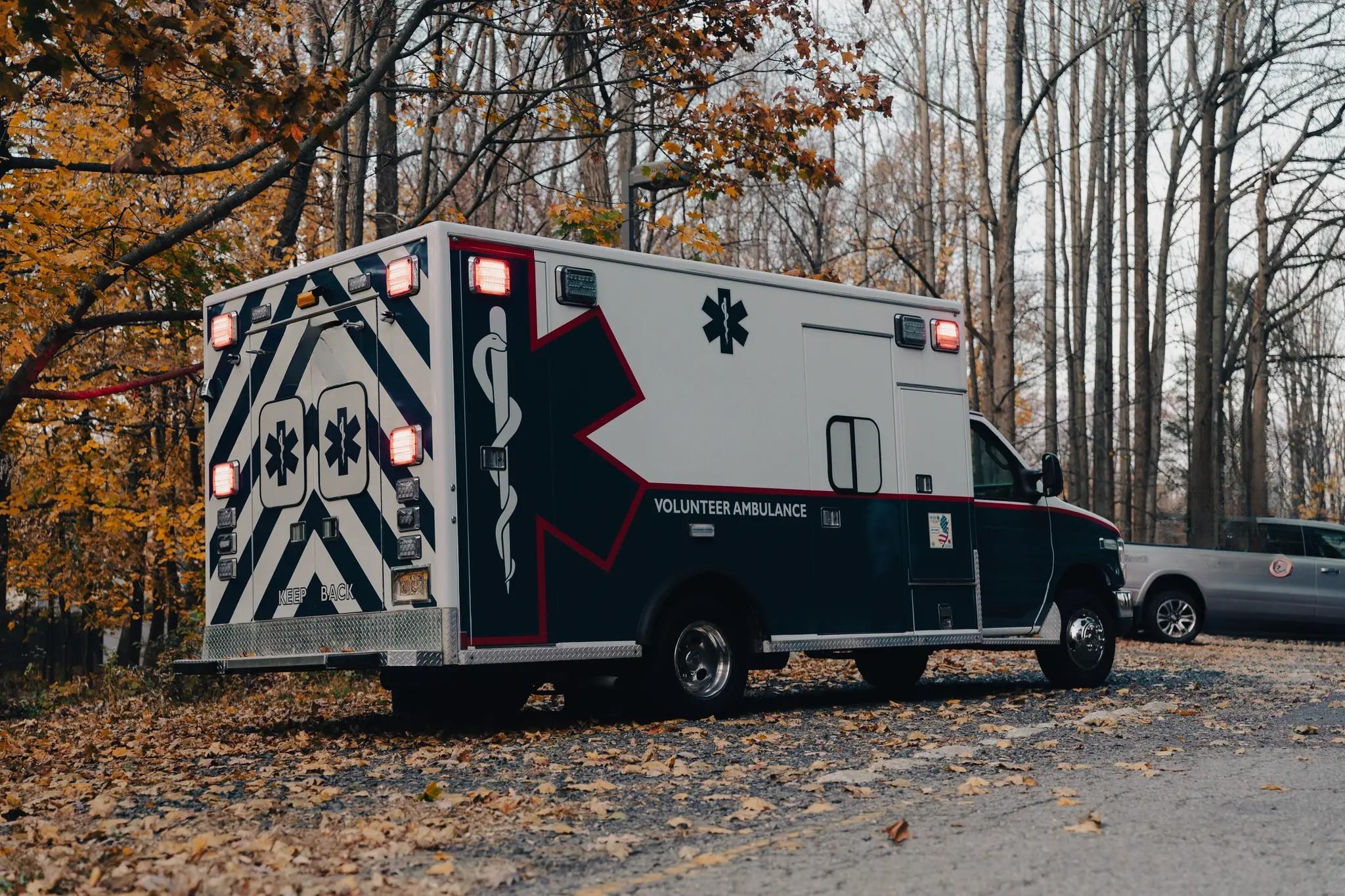 2012 Ford E450 Type III Road Rescue Ambulance - image 5