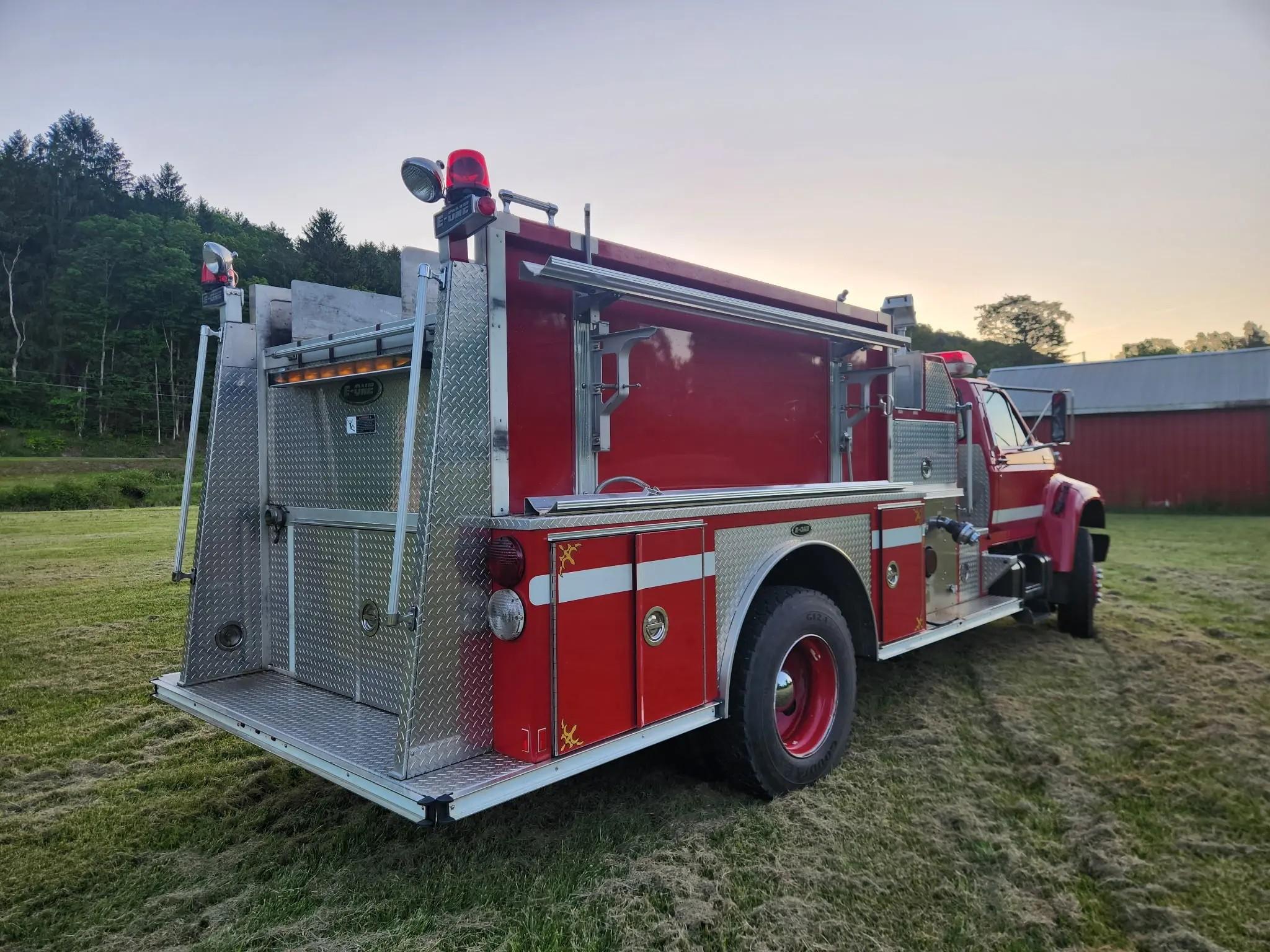 1996 E-One Ford Pumper - image 7