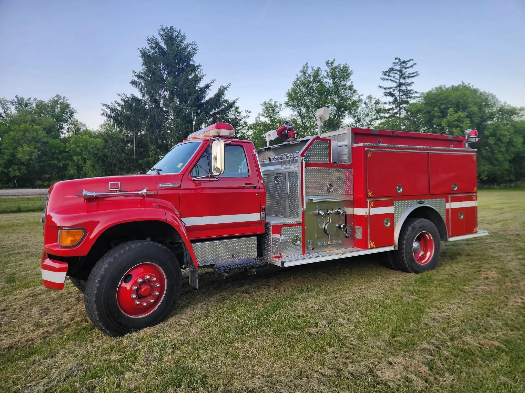 1996 E-One Ford Pumper - image 2