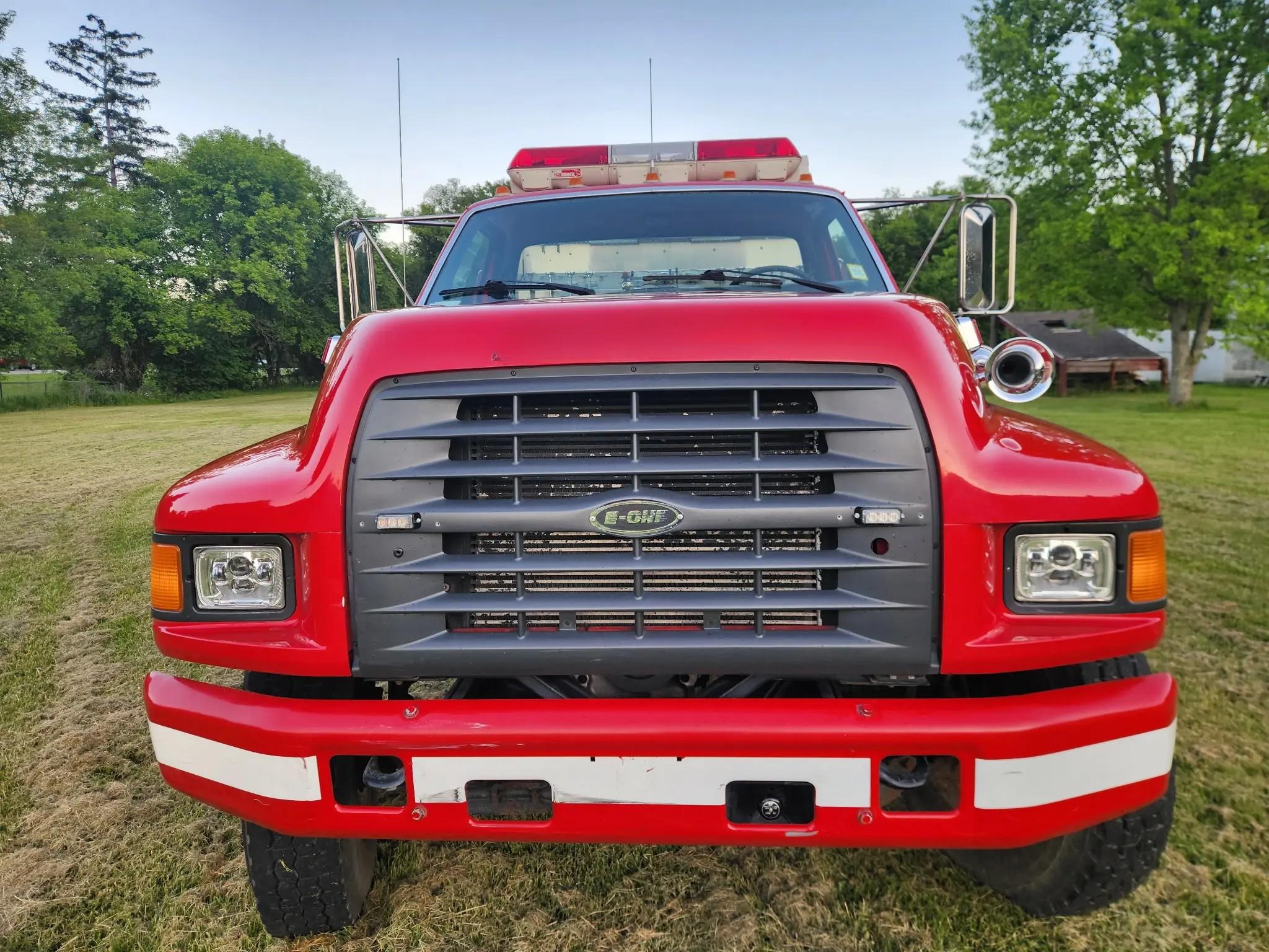 1996 E-One Ford Pumper - image 4
