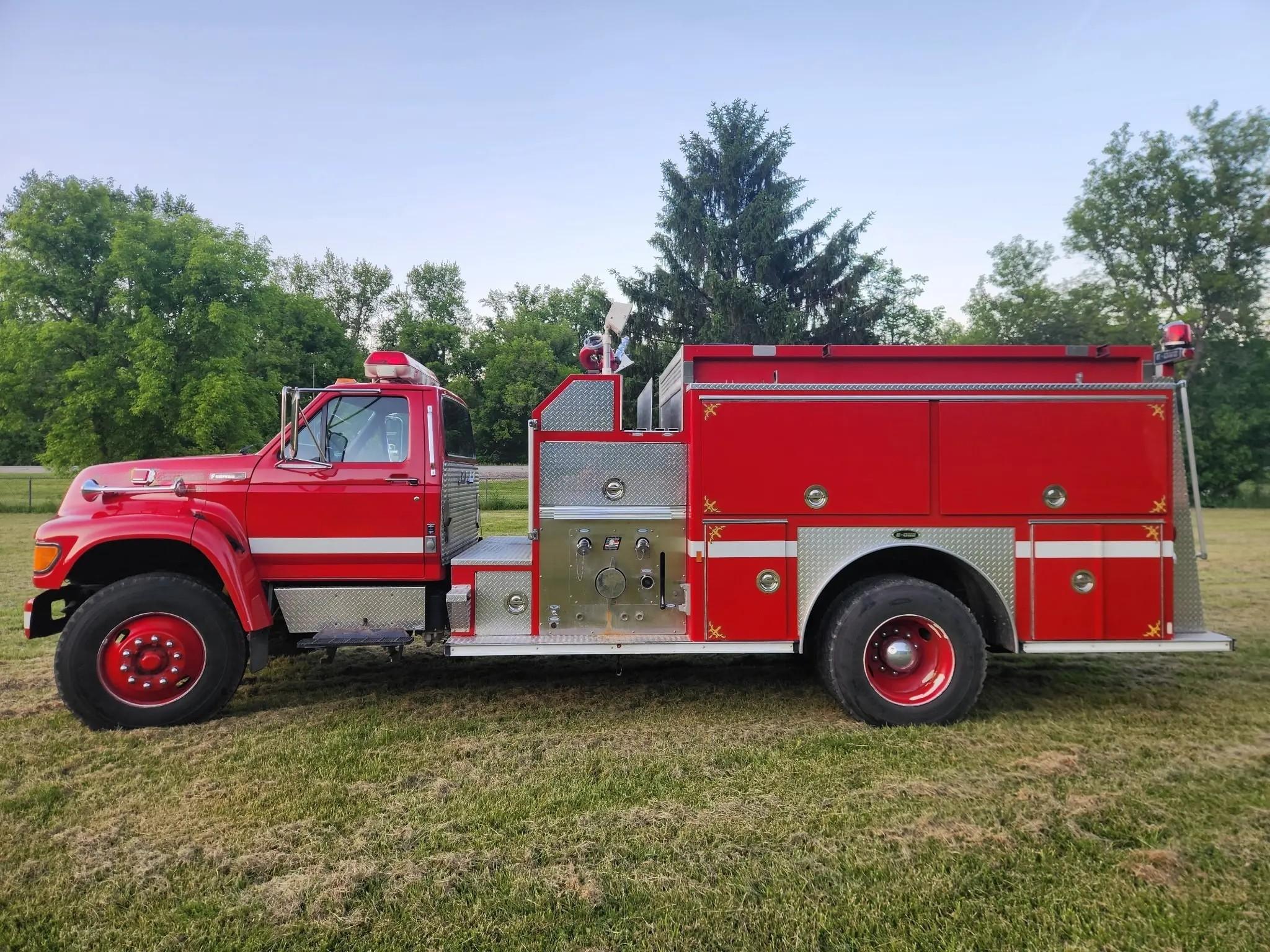 1996 E-One Ford Pumper - image 1