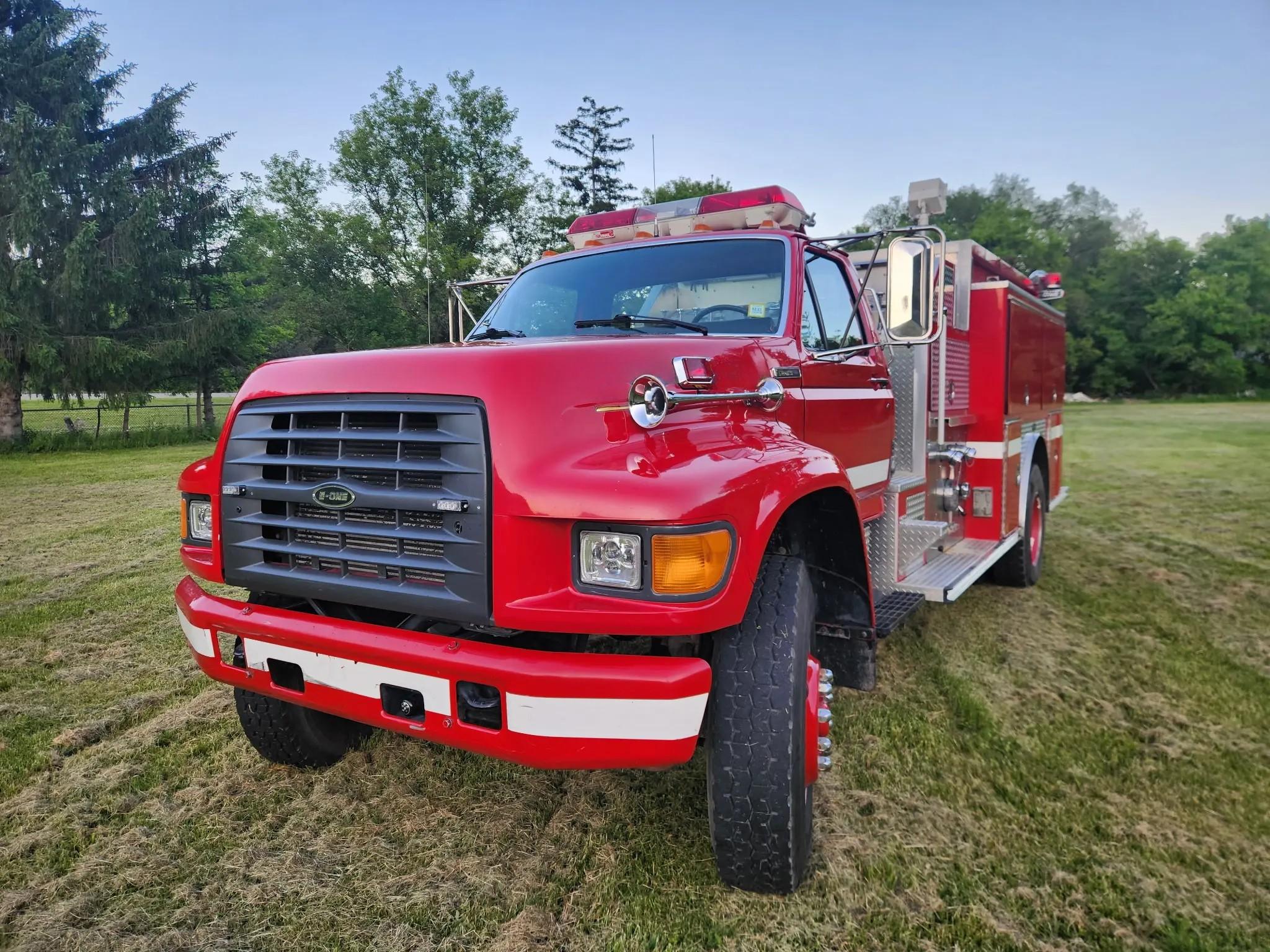 1996 E-One Ford Pumper - image 3