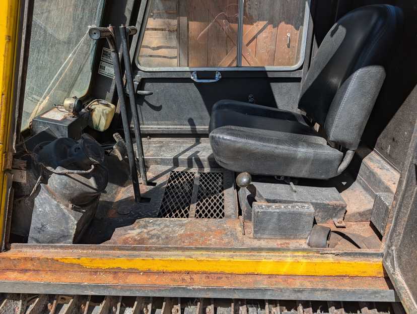 Bombardier SW48 snowcat with plow — photo 7