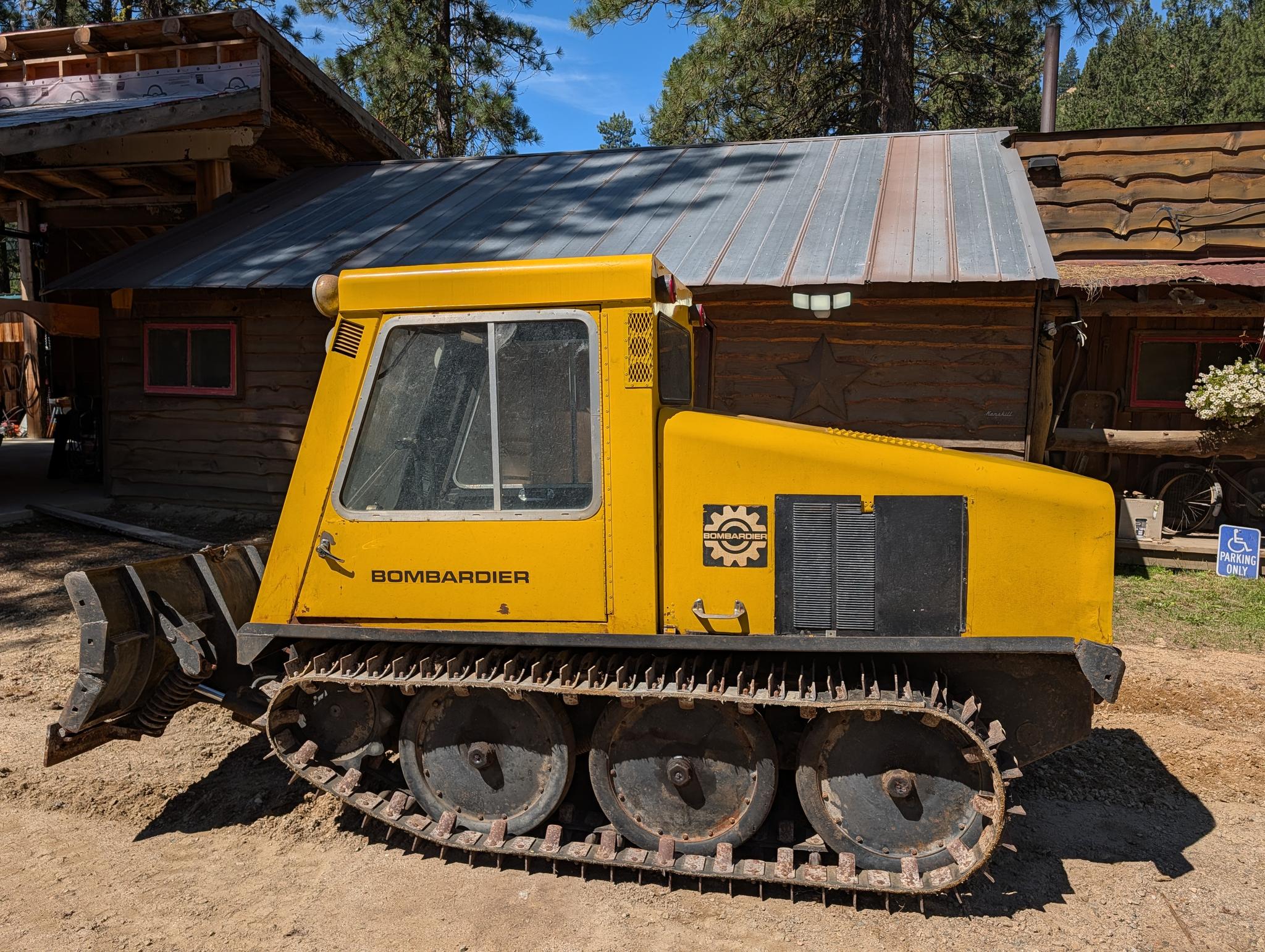 Bombardier SW48 snowcat with plow - image 1