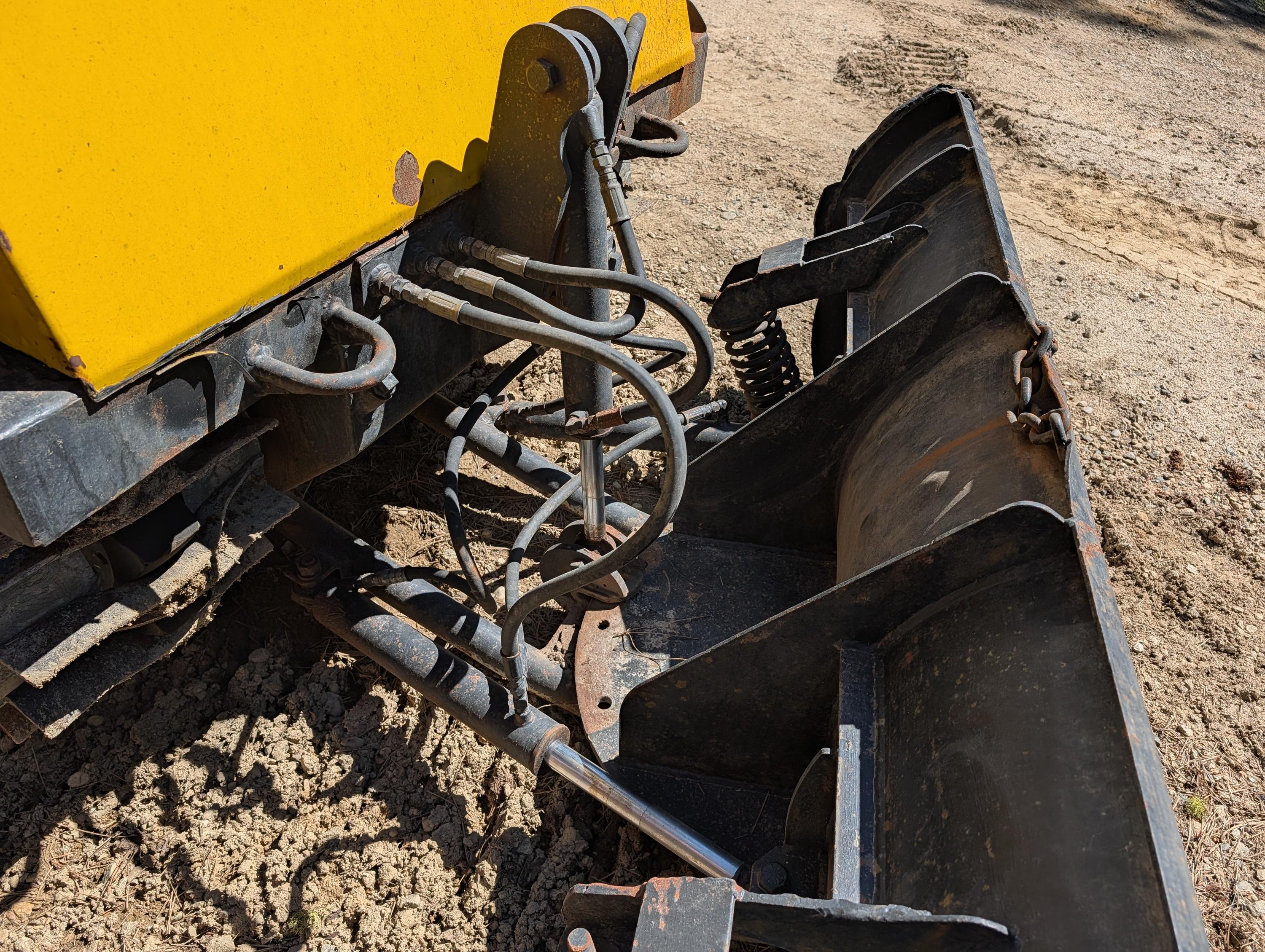 Bombardier SW48 snowcat with plow - image 24