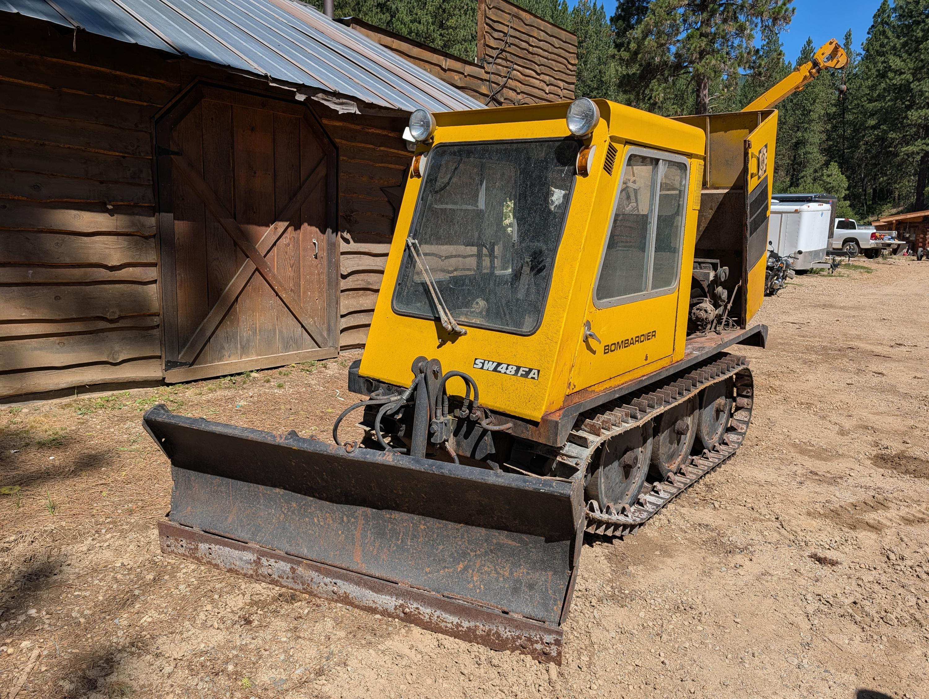 Bombardier SW48 snowcat with plow - image 2