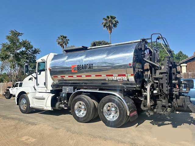 2011 Kenworth T660 Bearcat 501 System Oil Asphalt Distributor Truck