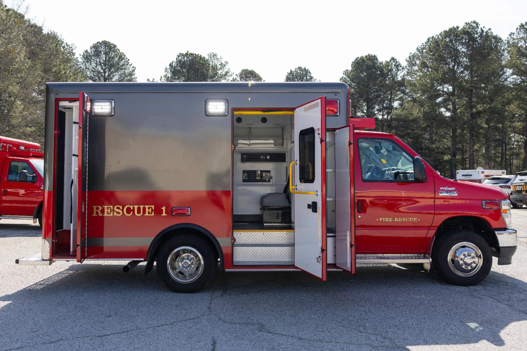2023 Crestline Ford Type III Ambulance - image 9