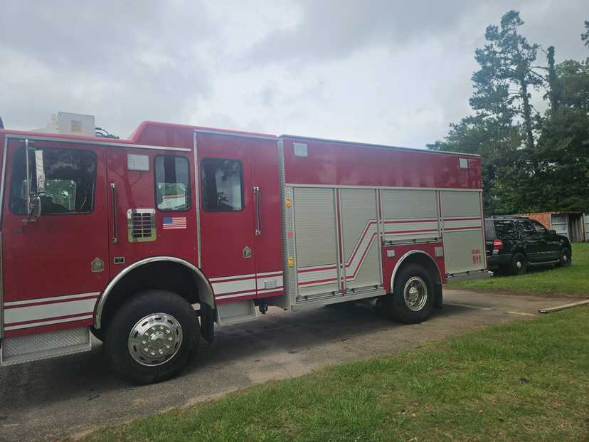 1997 HME Ahrens-Fox 4x4 Rescue Pumper — photo 2