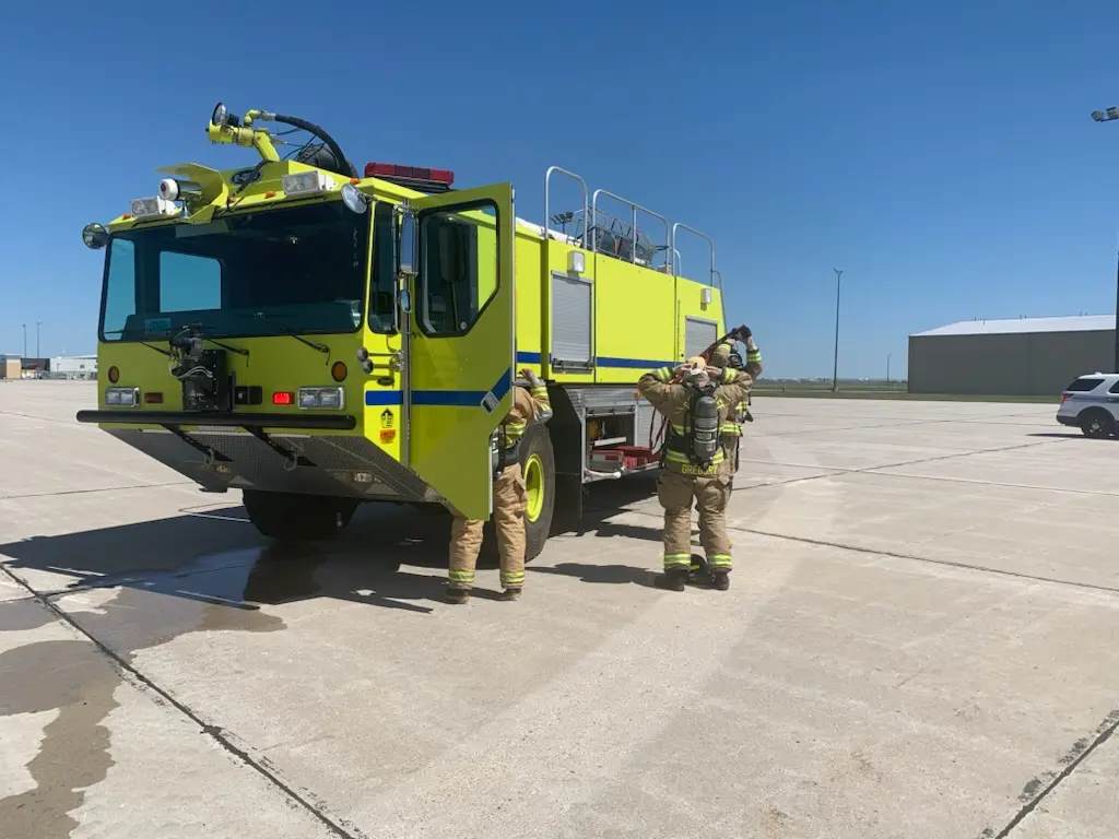 2004 E-One Titan 4X5 4x4 ARFF - image 2