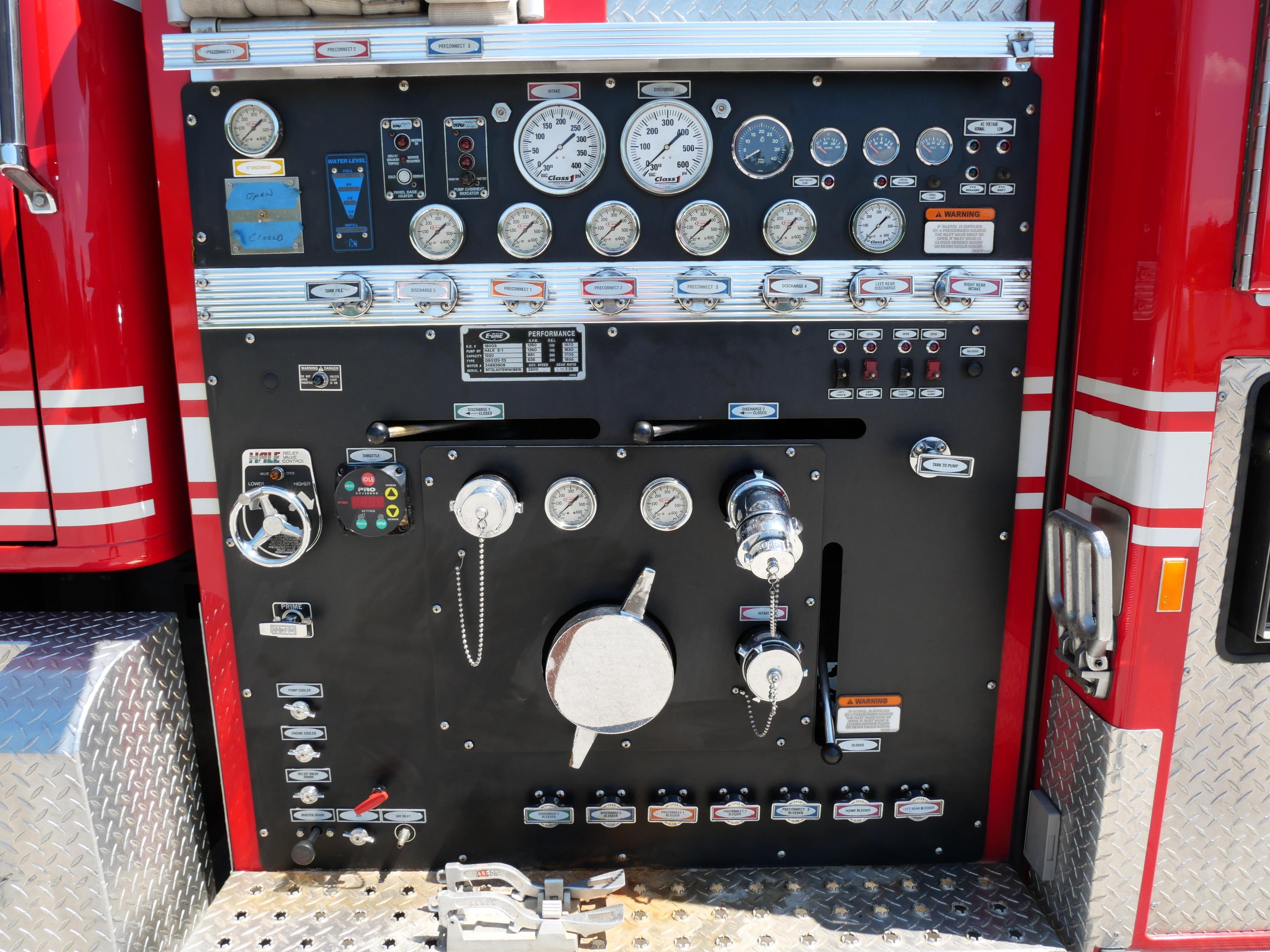 1998 E-One International Pumper/Tanker 1250/2000 - image 14