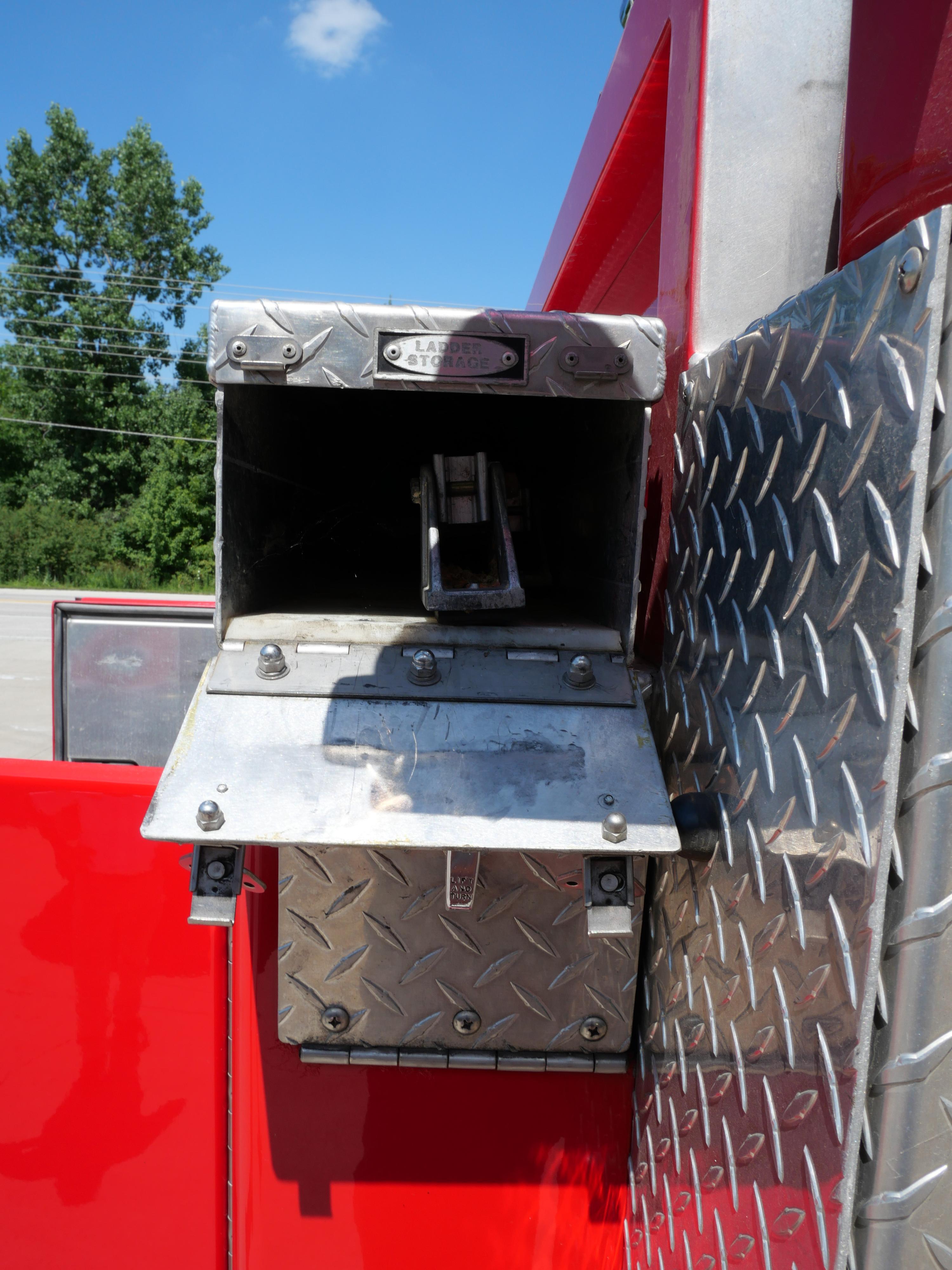 1998 E-One International Pumper/Tanker 1250/2000 - image 30