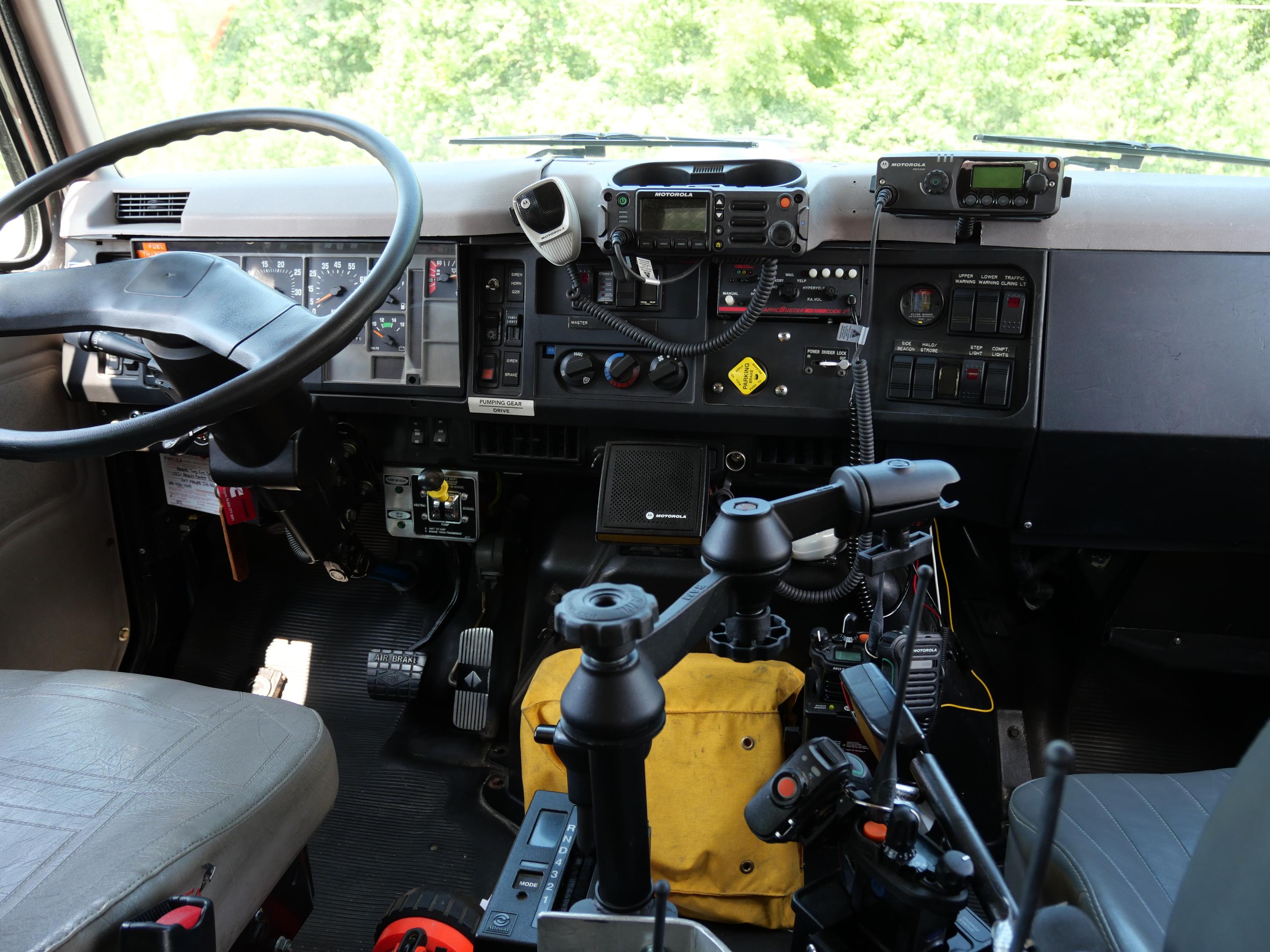1998 E-One International Pumper/Tanker 1250/2000 - image 50