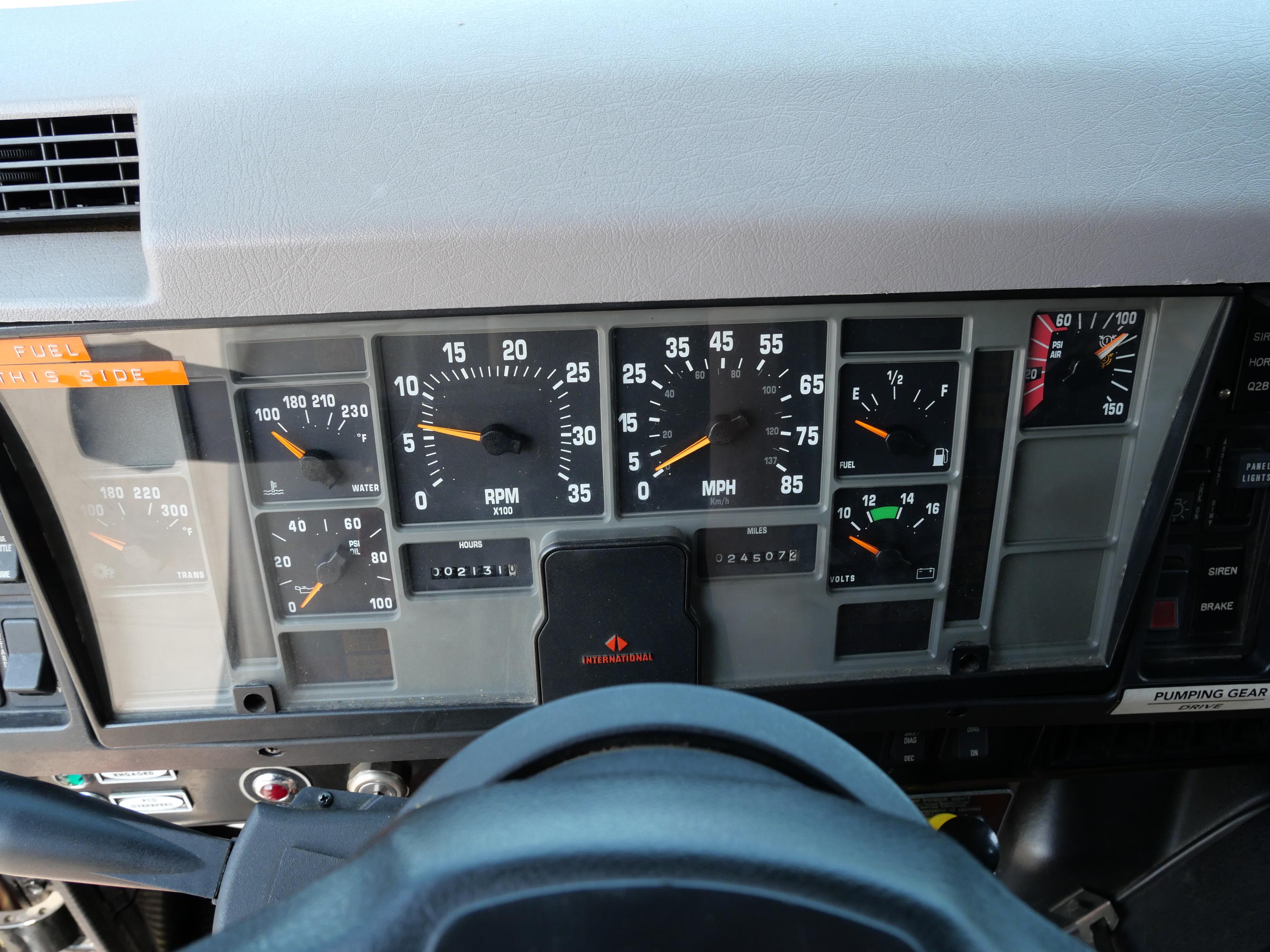 1998 E-One International Pumper/Tanker 1250/2000 - image 46