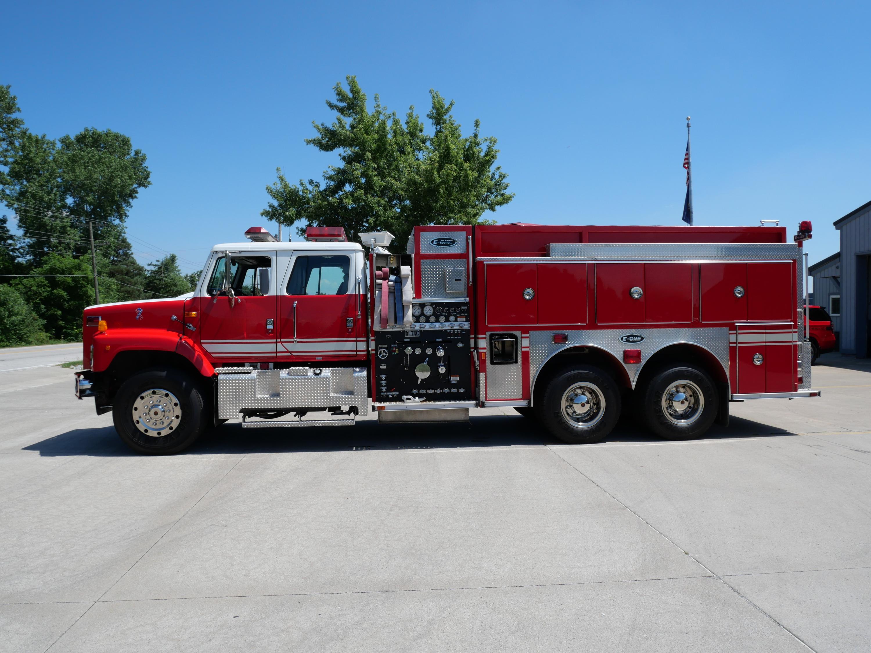 1998 E-One International Pumper/Tanker 1250/2000 - image 4