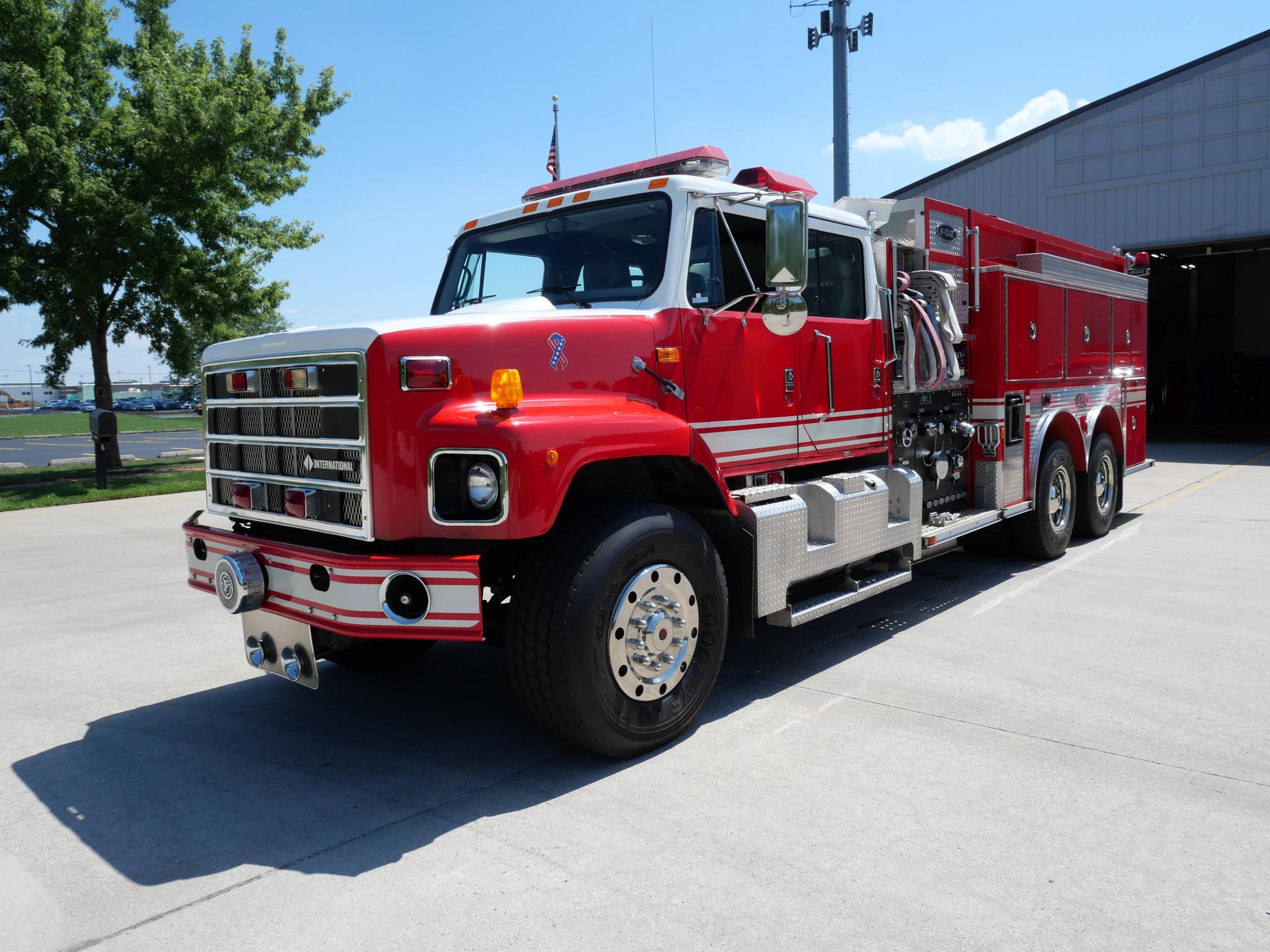 1998 E-One International Pumper/Tanker 1250/2000 - image 3