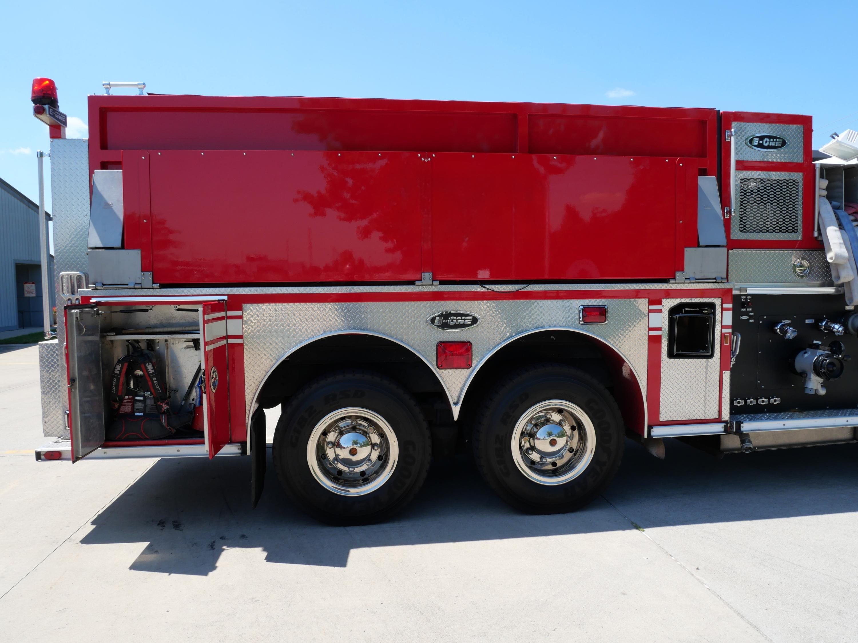 1998 E-One International Pumper/Tanker 1250/2000 - image 32