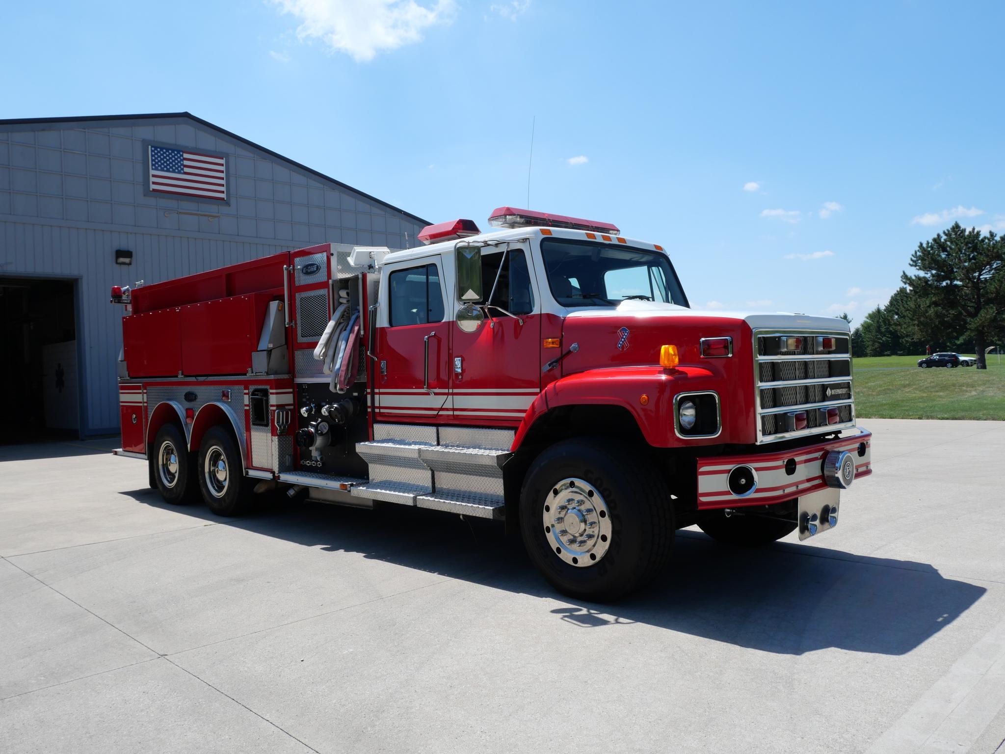 1998 E-One International Pumper/Tanker 1250/2000 - image 1