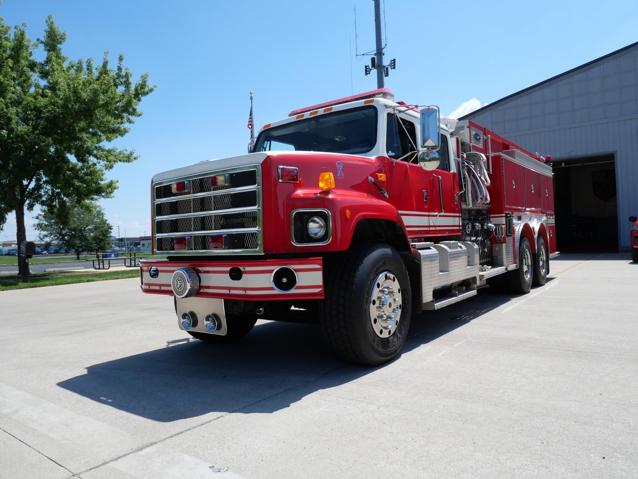 1998 E-One International Pumper/Tanker 1250/2000 - image 2