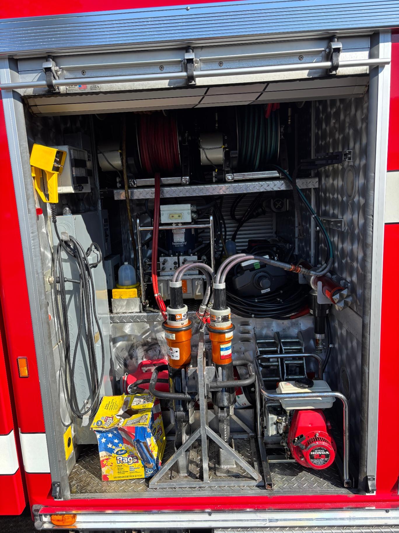1997 E-One Heavy Rescue - image 9