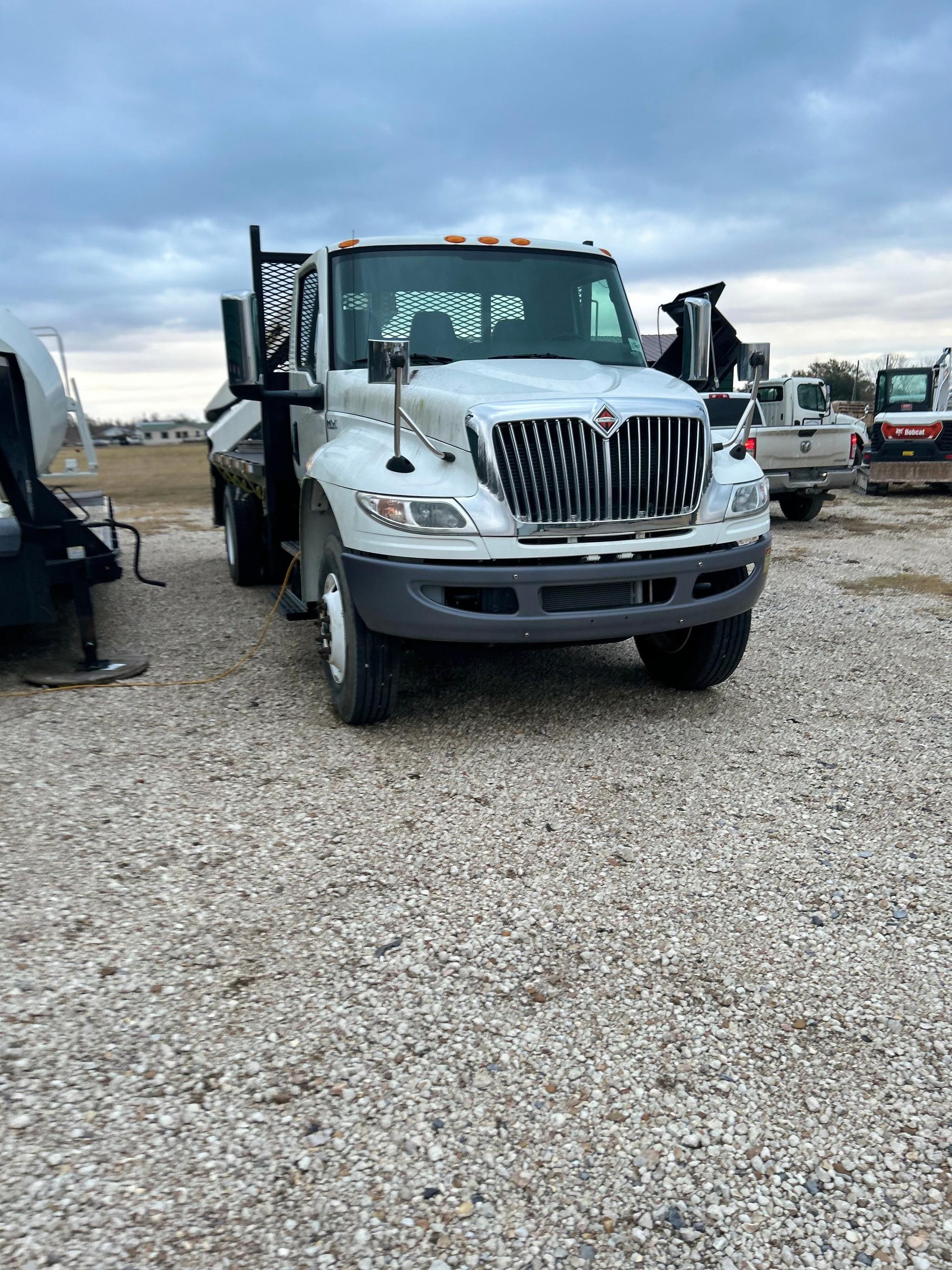 2018 International Palfinger Hooklift - image 1