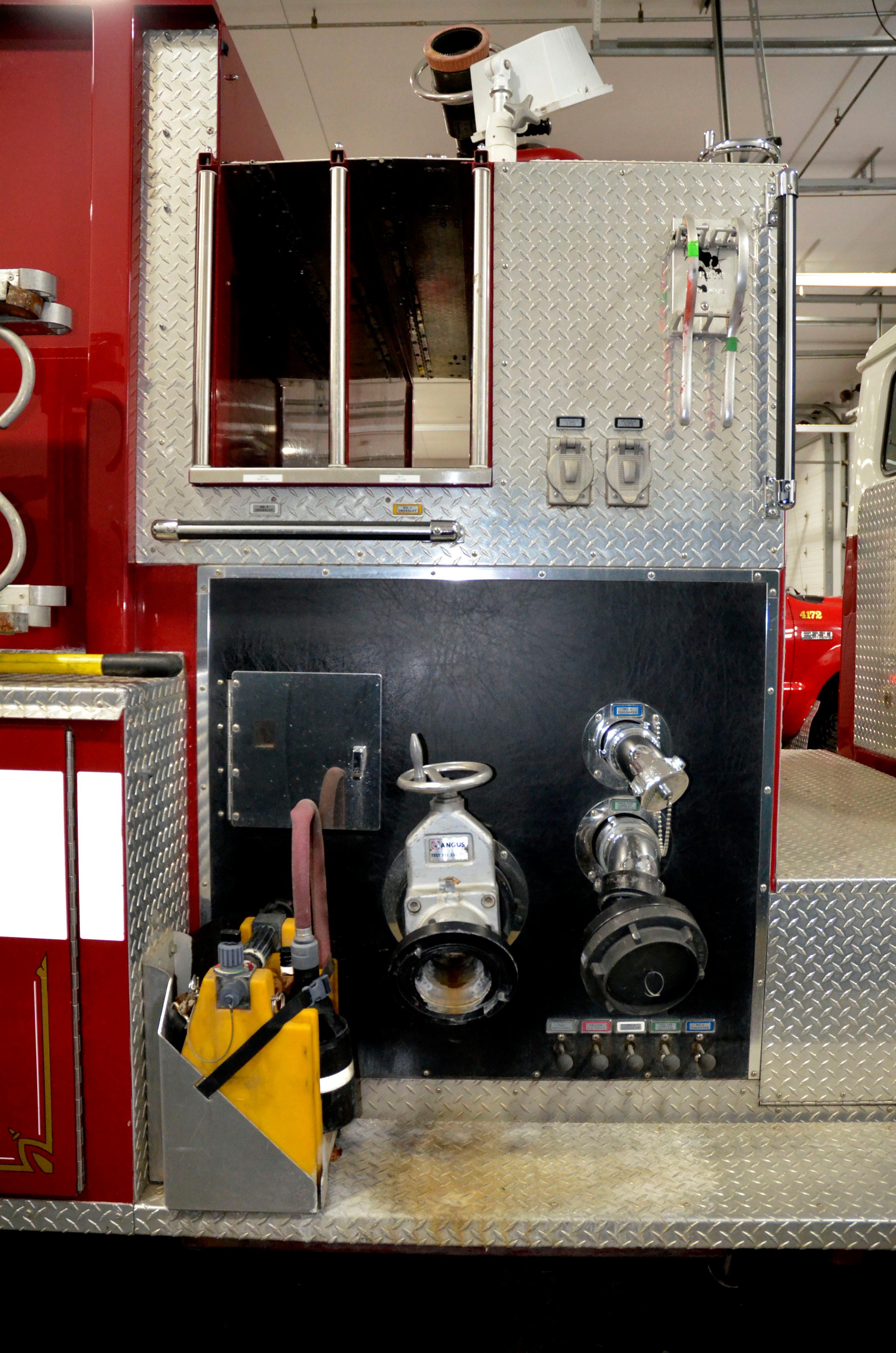 1993 Pierce International Pumper - image 4