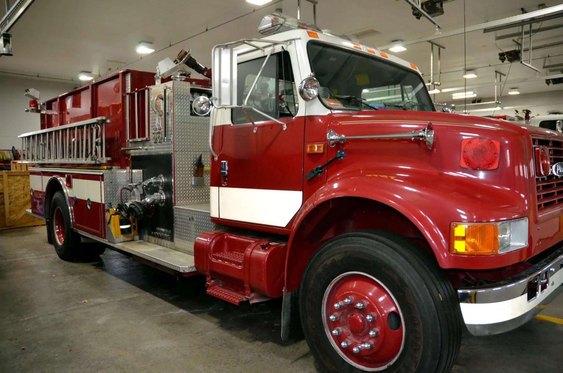 1993 Pierce International Pumper - image 2