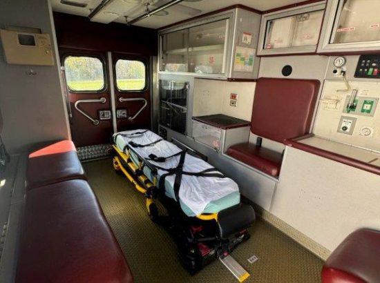 2001 E-350 Ambulance w/load system and cot Type I - image 7