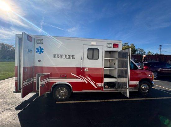 2001 E-350 Ambulance w/load system and cot Type I - image 3