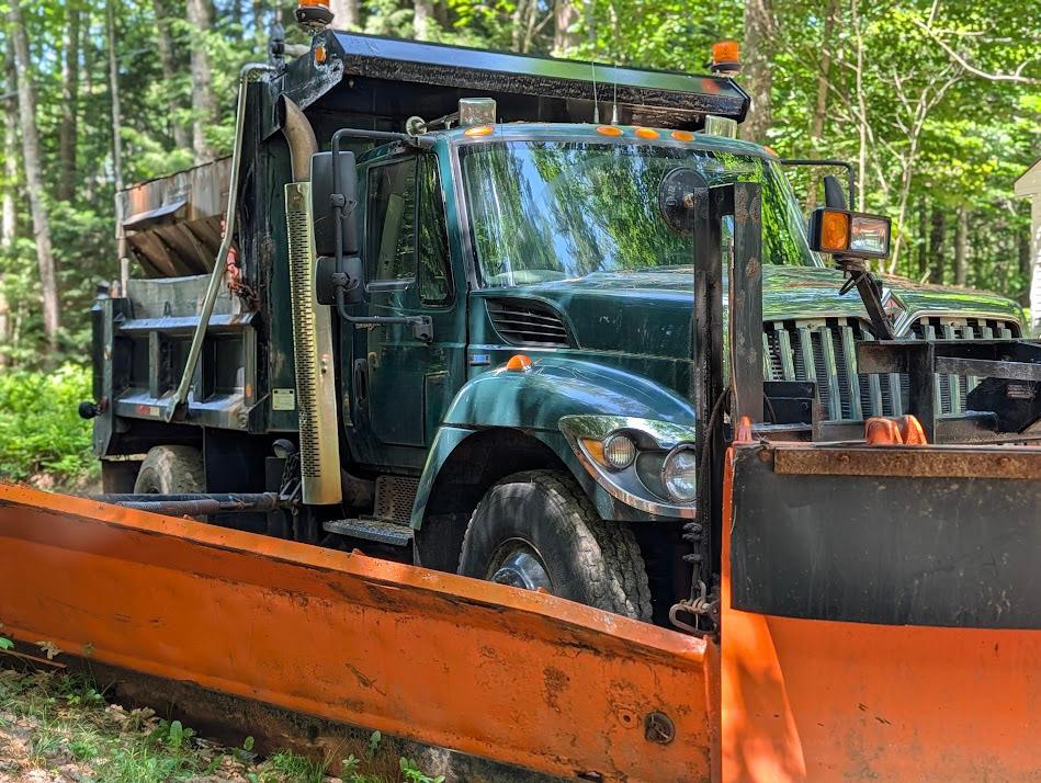 2008 International 7400 Dump Truck - image 2