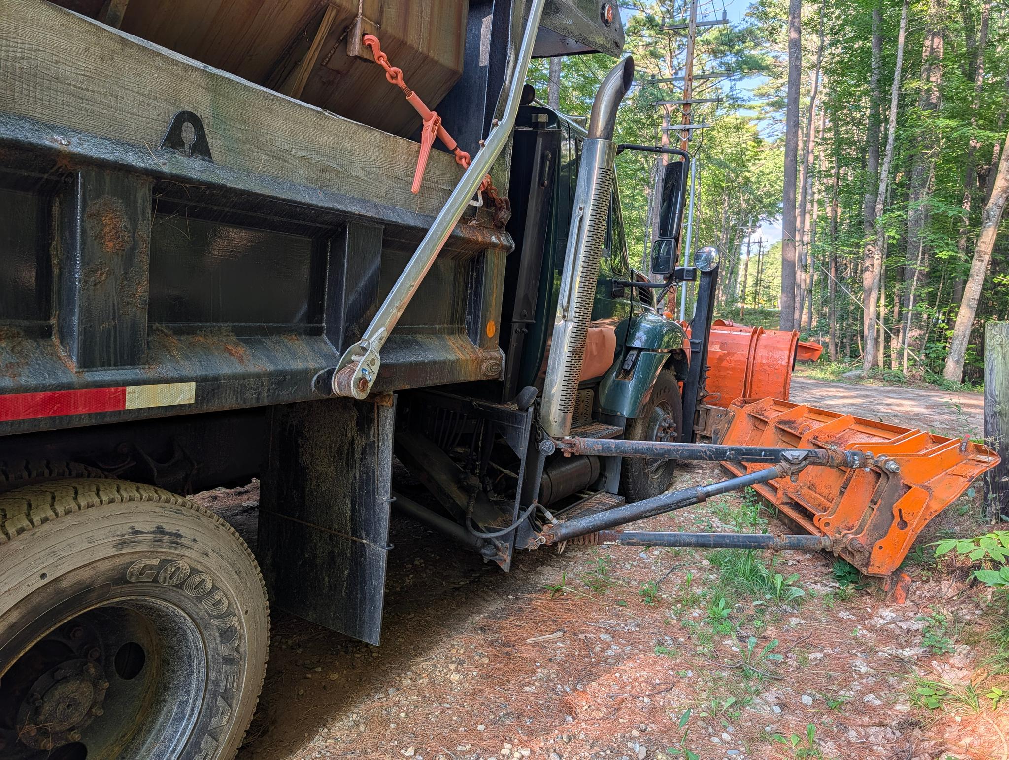 2008 International 7400 Dump Truck - image 5