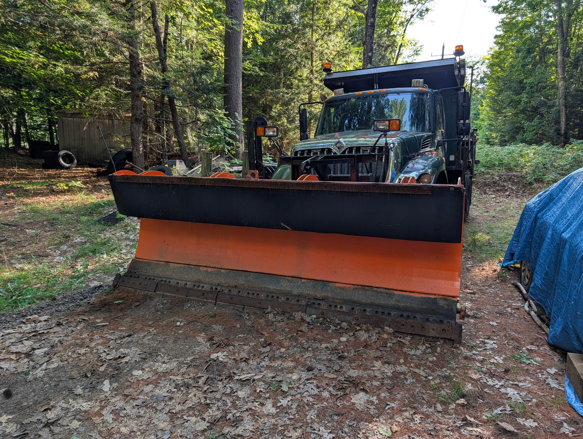 2008 International 7400 Dump Truck - image 3