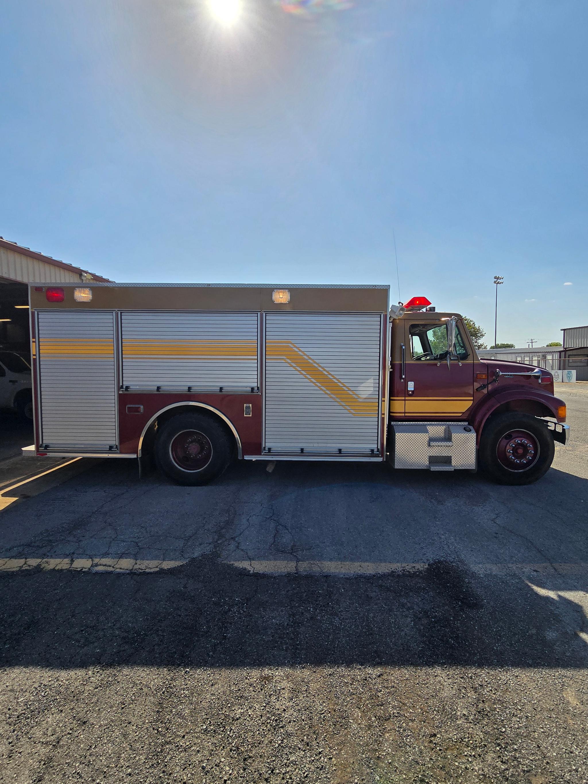 2001 Pierce International Medium Rescue - image 2