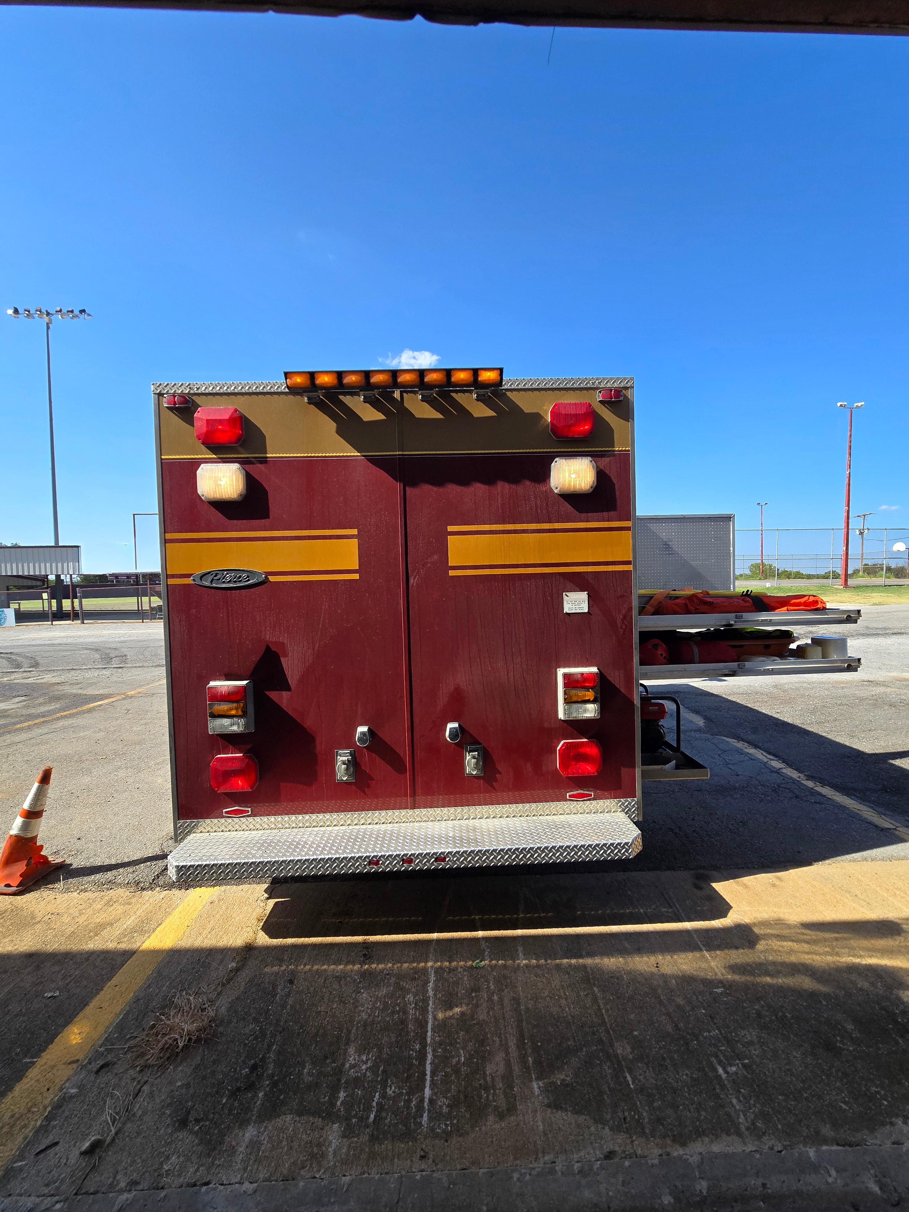 2001 Pierce International Medium Rescue - image 3