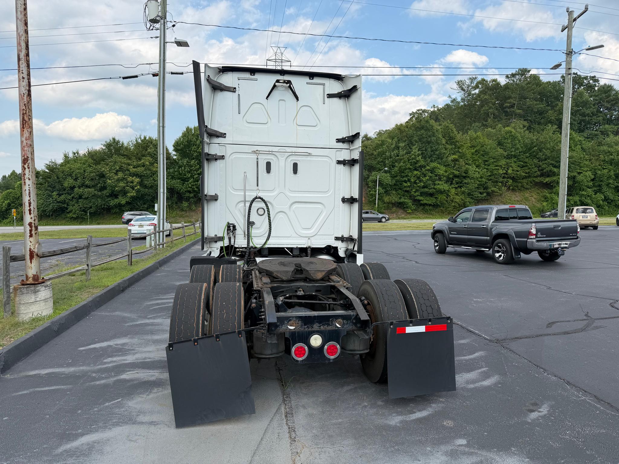 2017 Freightliner Cascadia - image 5