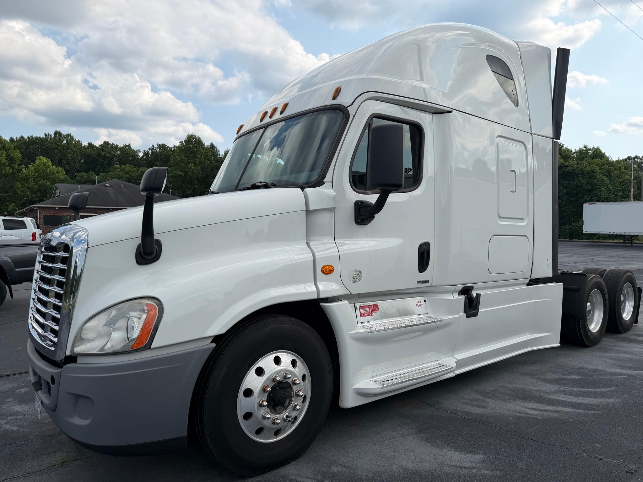 2017 Freightliner Cascadia - image 1