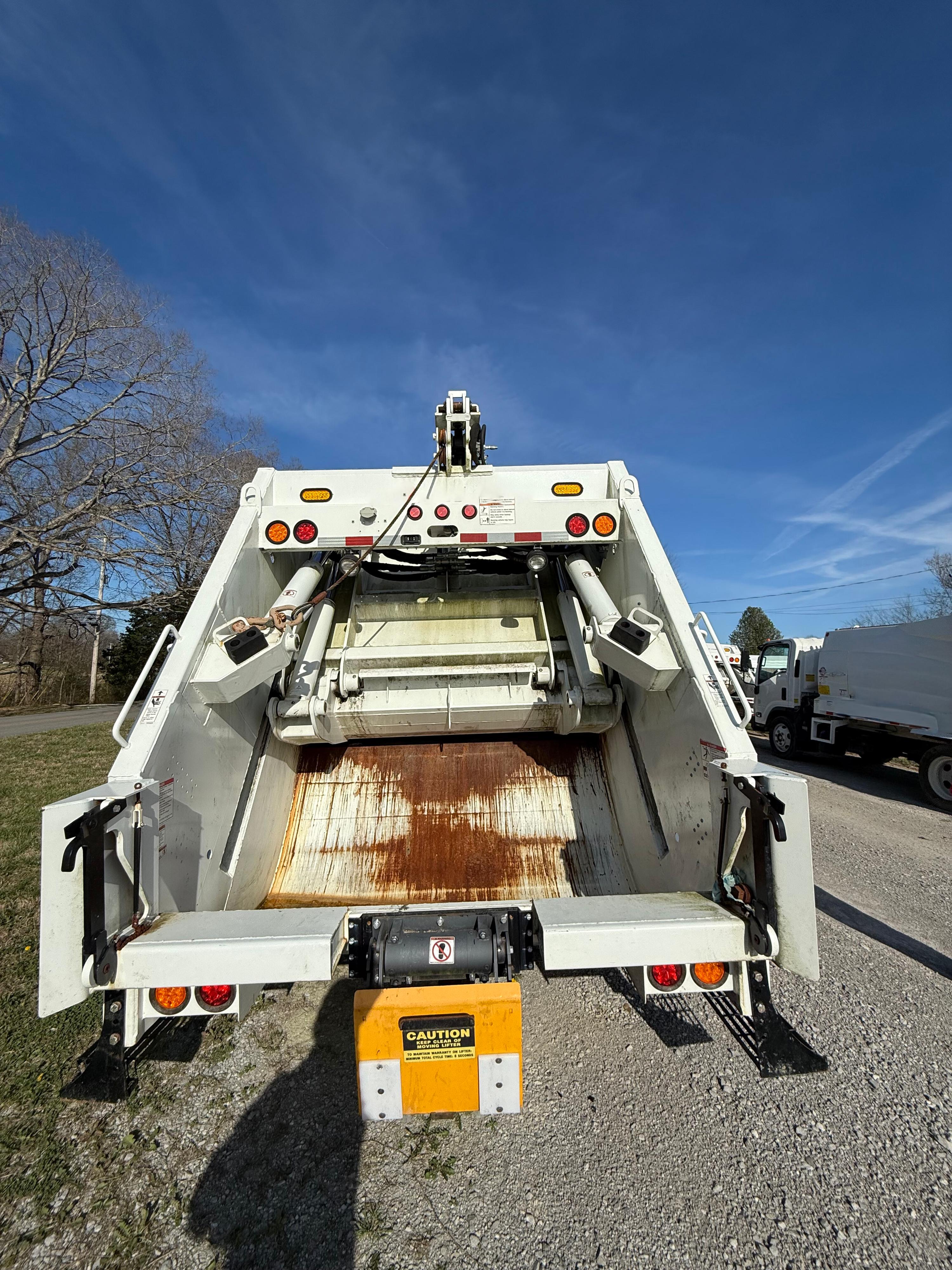 2023 Mack Pac-Mac Rear Loader - image 7